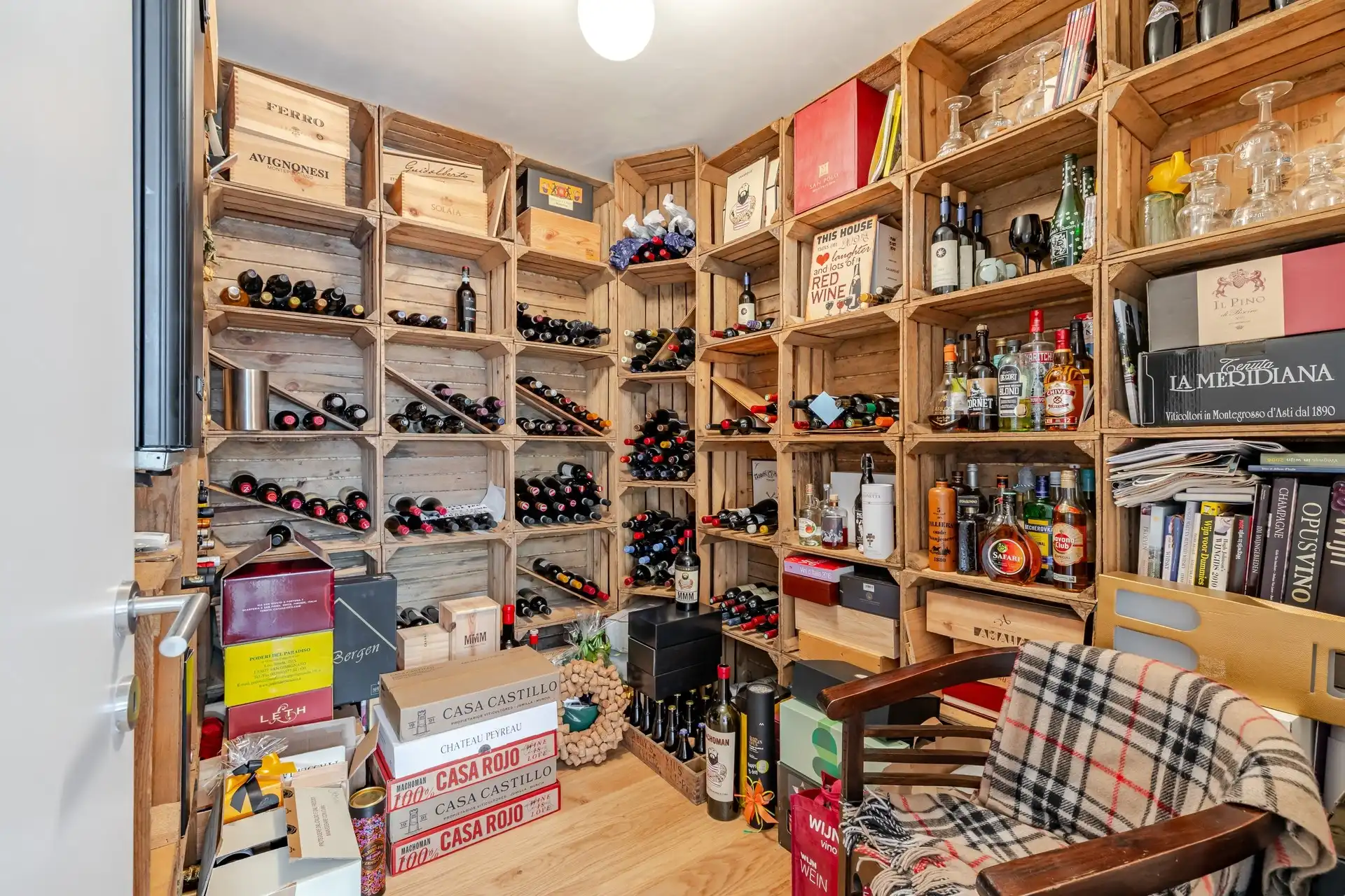 Exclusieve woning met 5 slaapkamers, tennisplein, poolhouse en ruime tuin foto 16