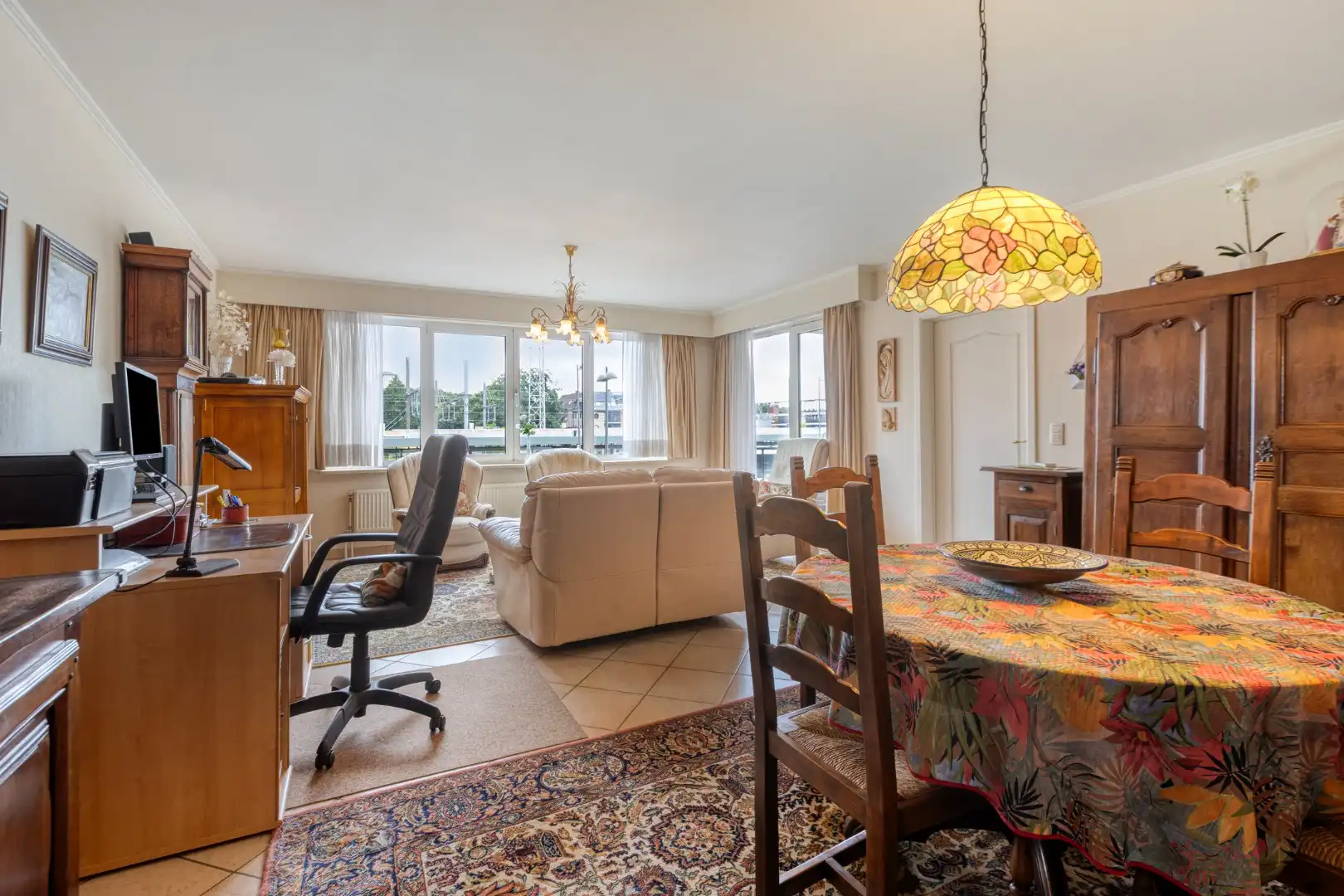 Goed onderhouden en gunstig gelegen app met 2 slpks. foto 5