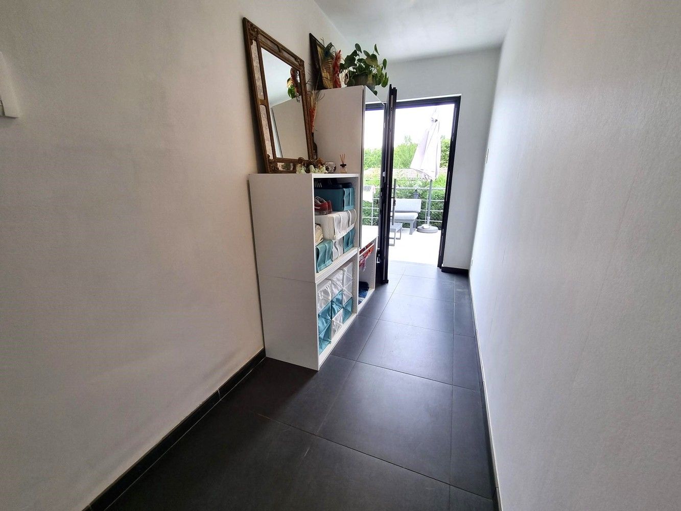 Dakappartement met 2 slaapkamers, ruim terras en tuin. Staanplaats inbegrepen. foto 12