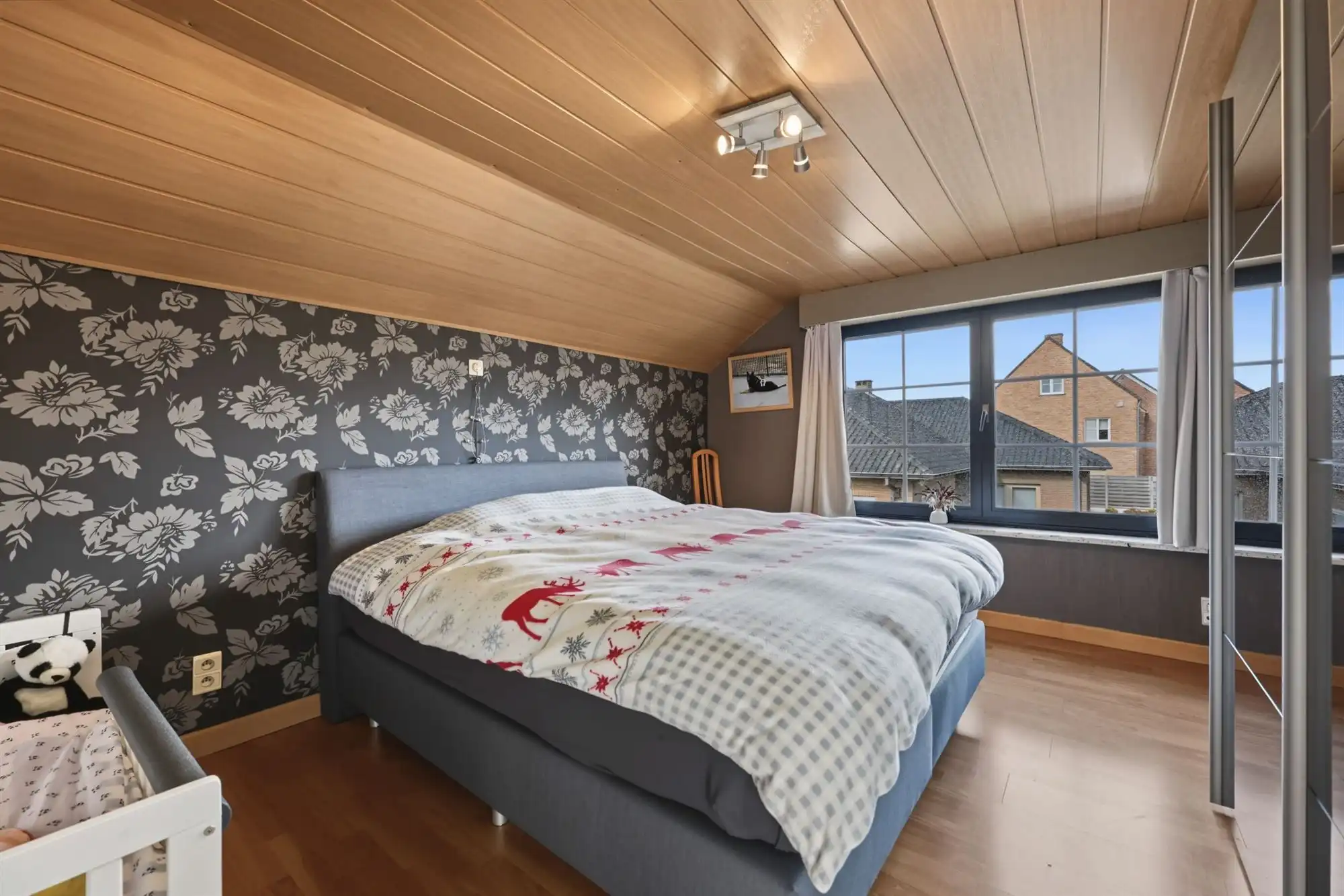 Instapklare woning op ruim perceel met paardenstallen foto 9