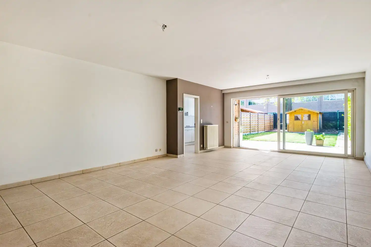 2-slaapkamer appartement met zonnige tuin en garagebox te Wijnegem foto 3