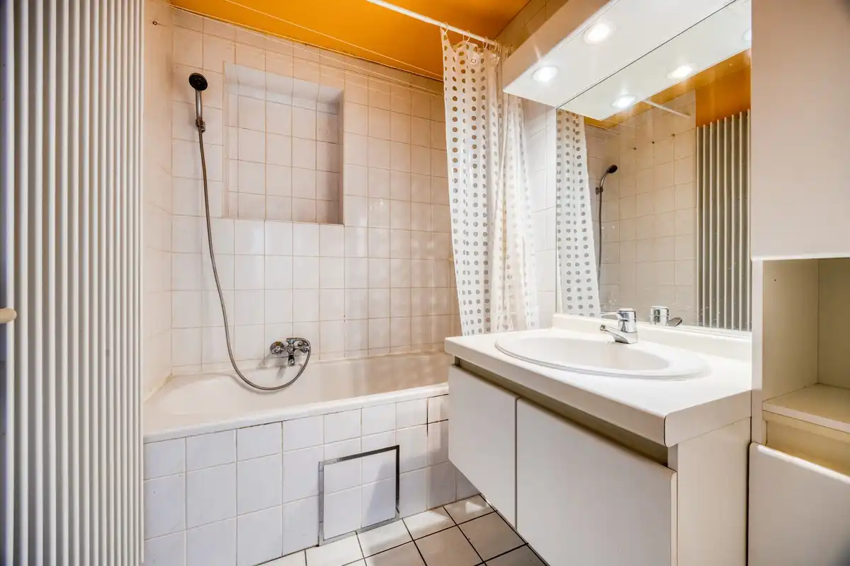 Ruim dakappartement in kleine residentie foto 9