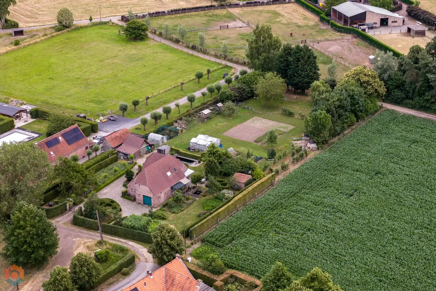 Hoeve op een ruim perceel van 5307 m² in prachtige groene omgeving foto 23