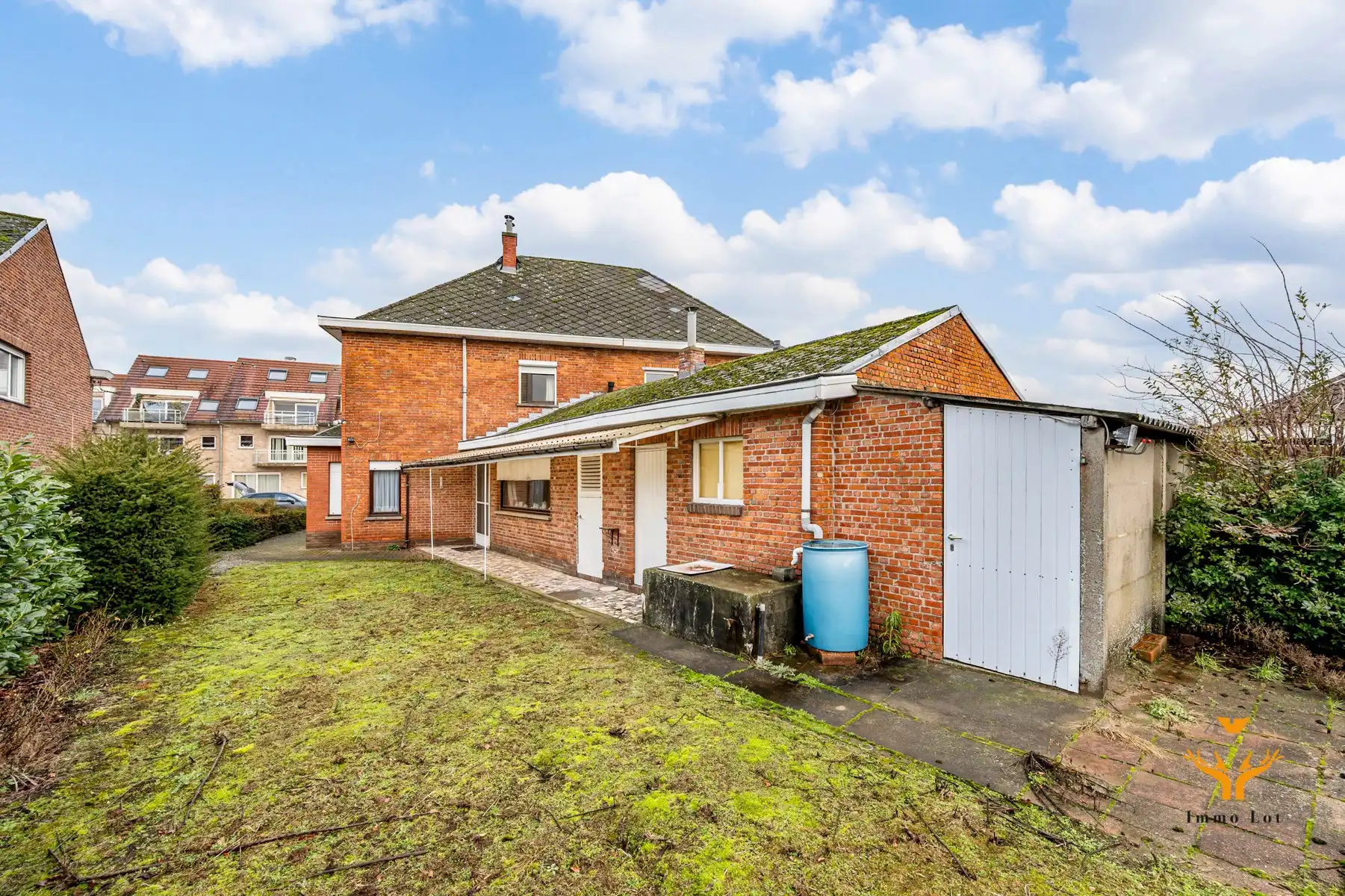 Ruime woning nabij het Donkmeer en Overmere centrum foto 17