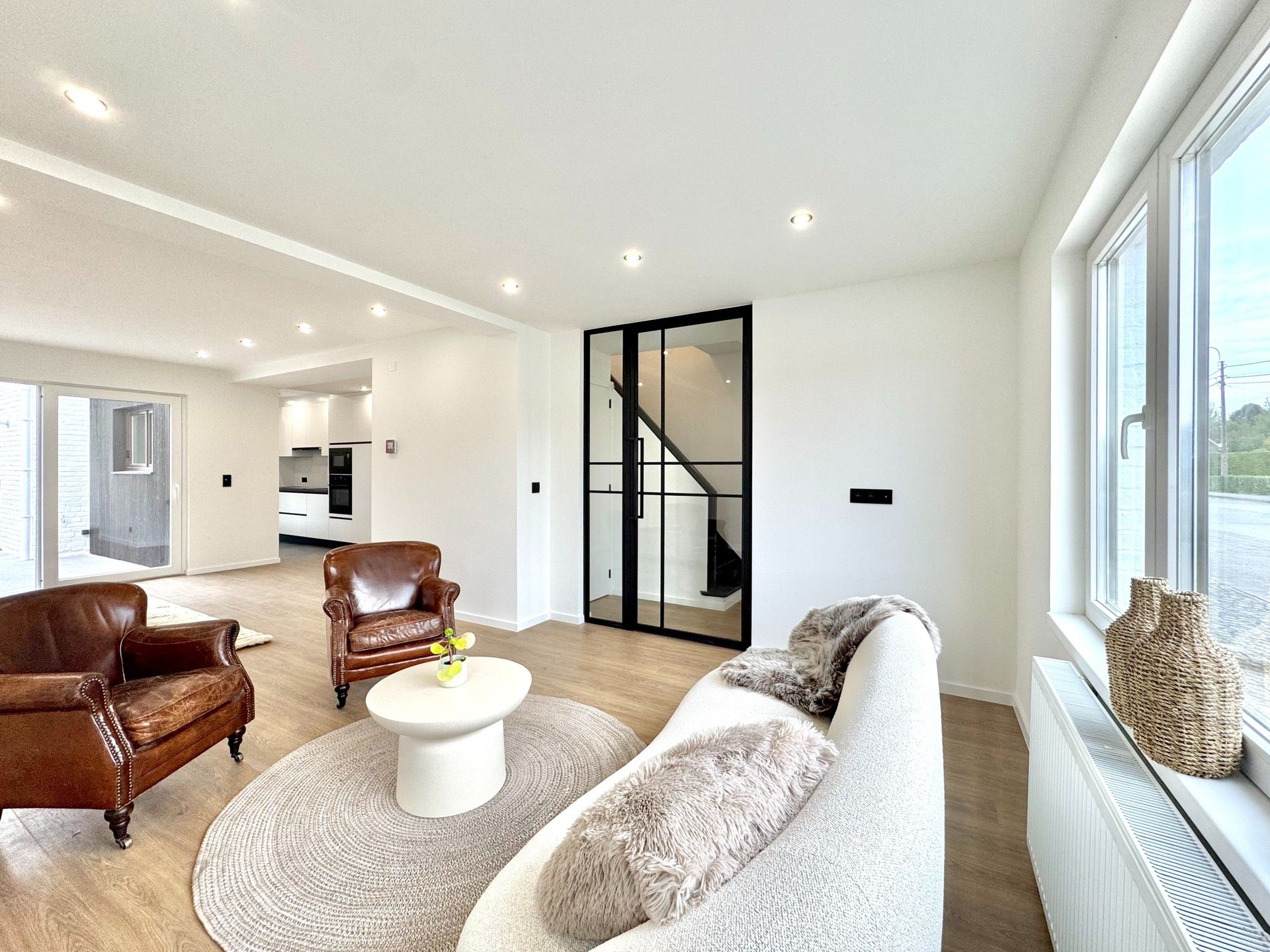 TIJDLOOS GERENOVEERDE HALFOPEN WONING OP 370 m² foto 15