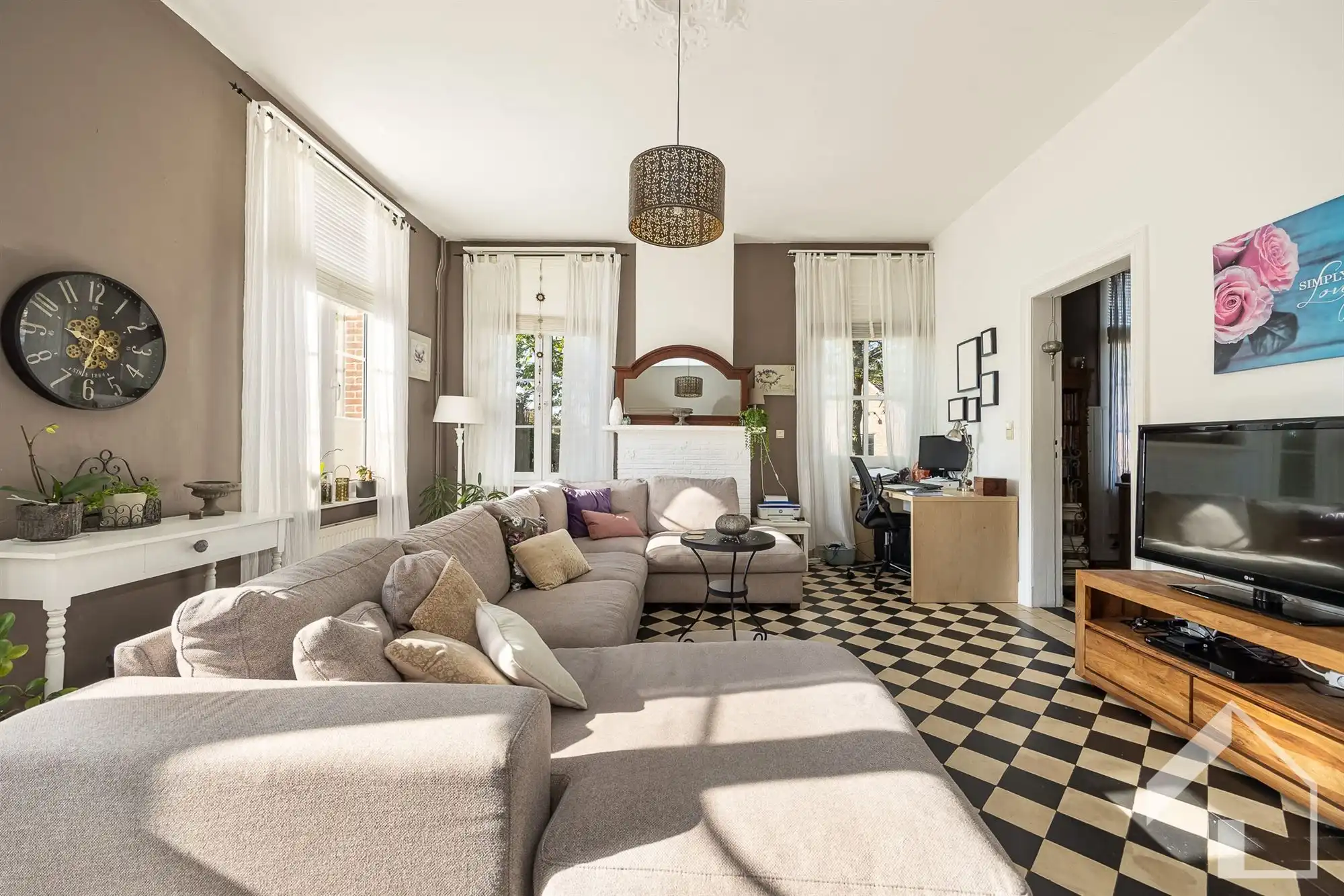 Unieke hoeve bestaande uit 2 individuele woningen en atelier foto 4
