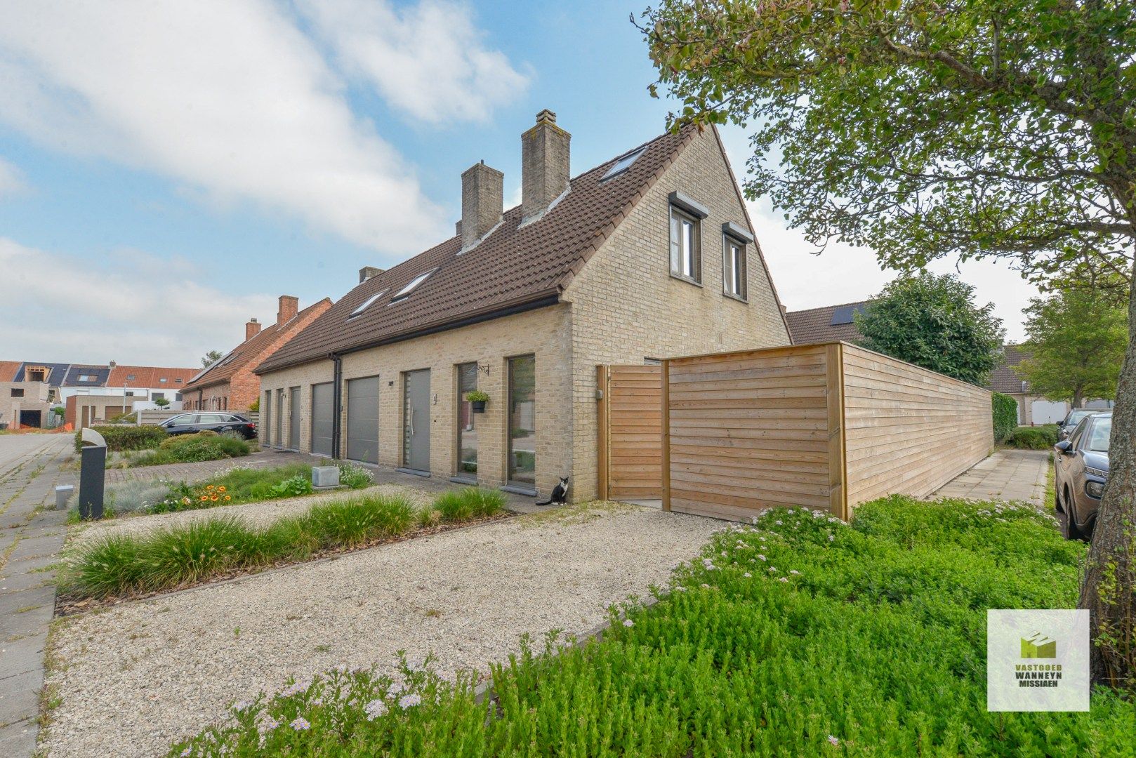 Hoofdfoto van de publicatie: Instapklare hoekwoning met 3 slaapkamers op centrale en rustige ligging te Sint-Kruis