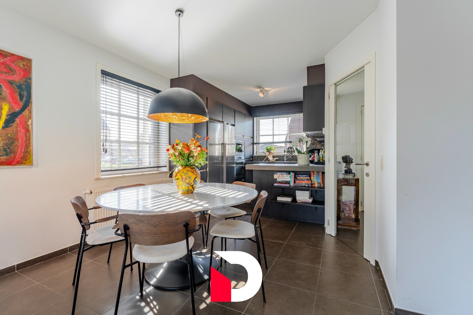 Charmante halfopen en instapklare woning in centrum Moerkerke foto 10