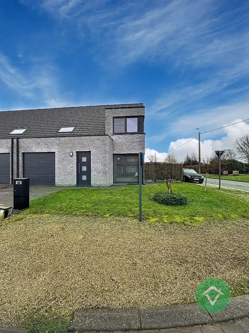 Recent halfopen nieuwbouwwoning te Koekelare. foto {{pictureIndex}}