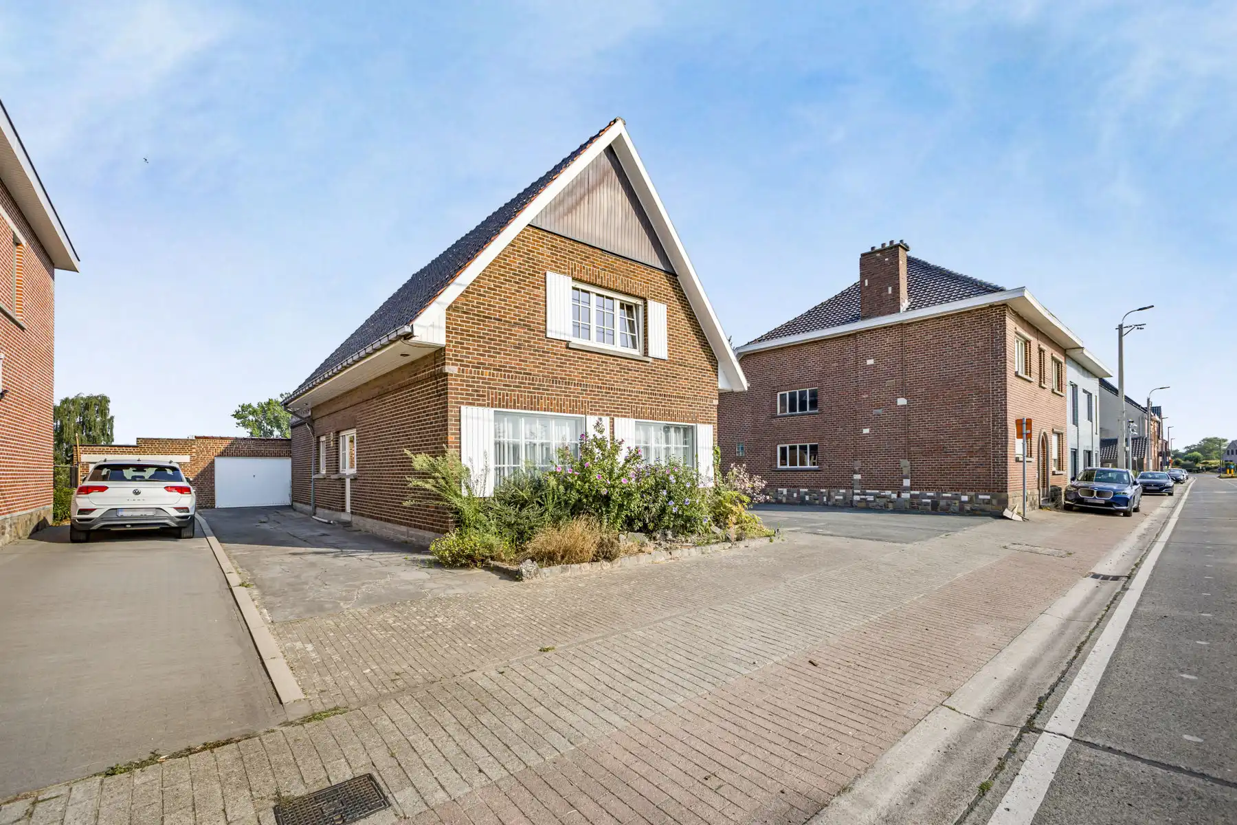 Gunstig gelegen woning met garage foto {{pictureIndex}}