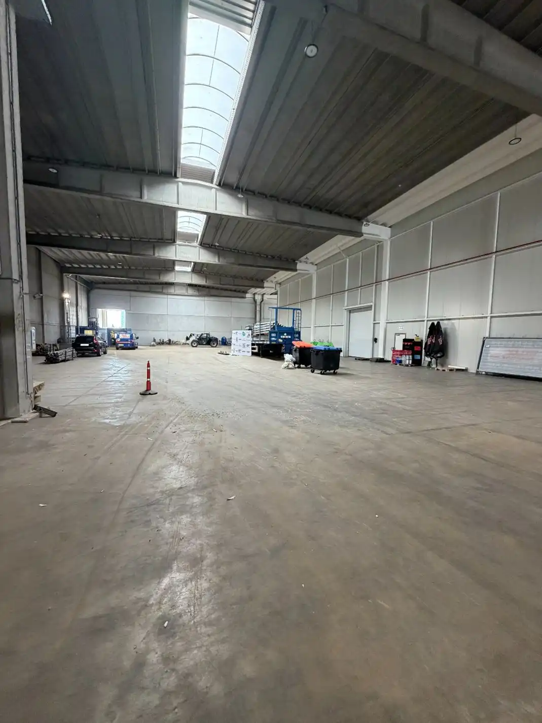 Magazijn met laadkade en nieuwbouw kantoren te huur in haven van Antwerpen foto 7