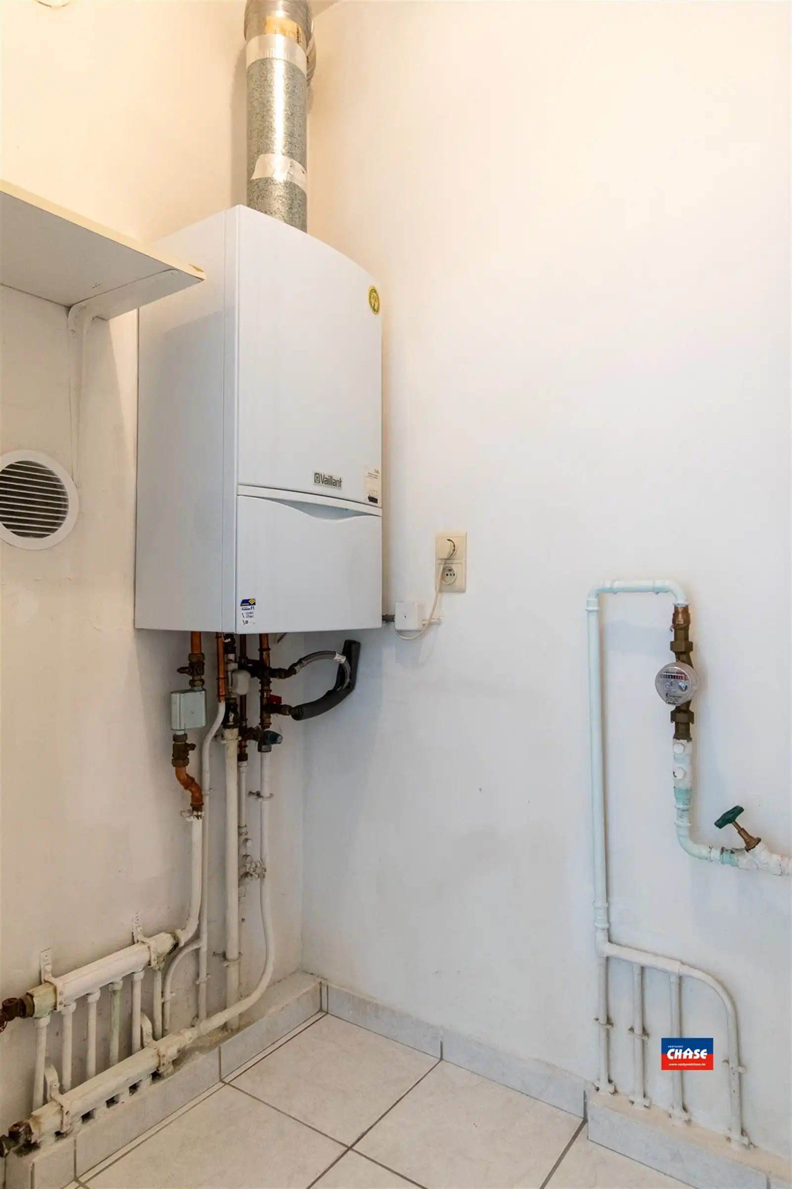 Verzorgd appartement met garagebox in rustige omgeving foto 10