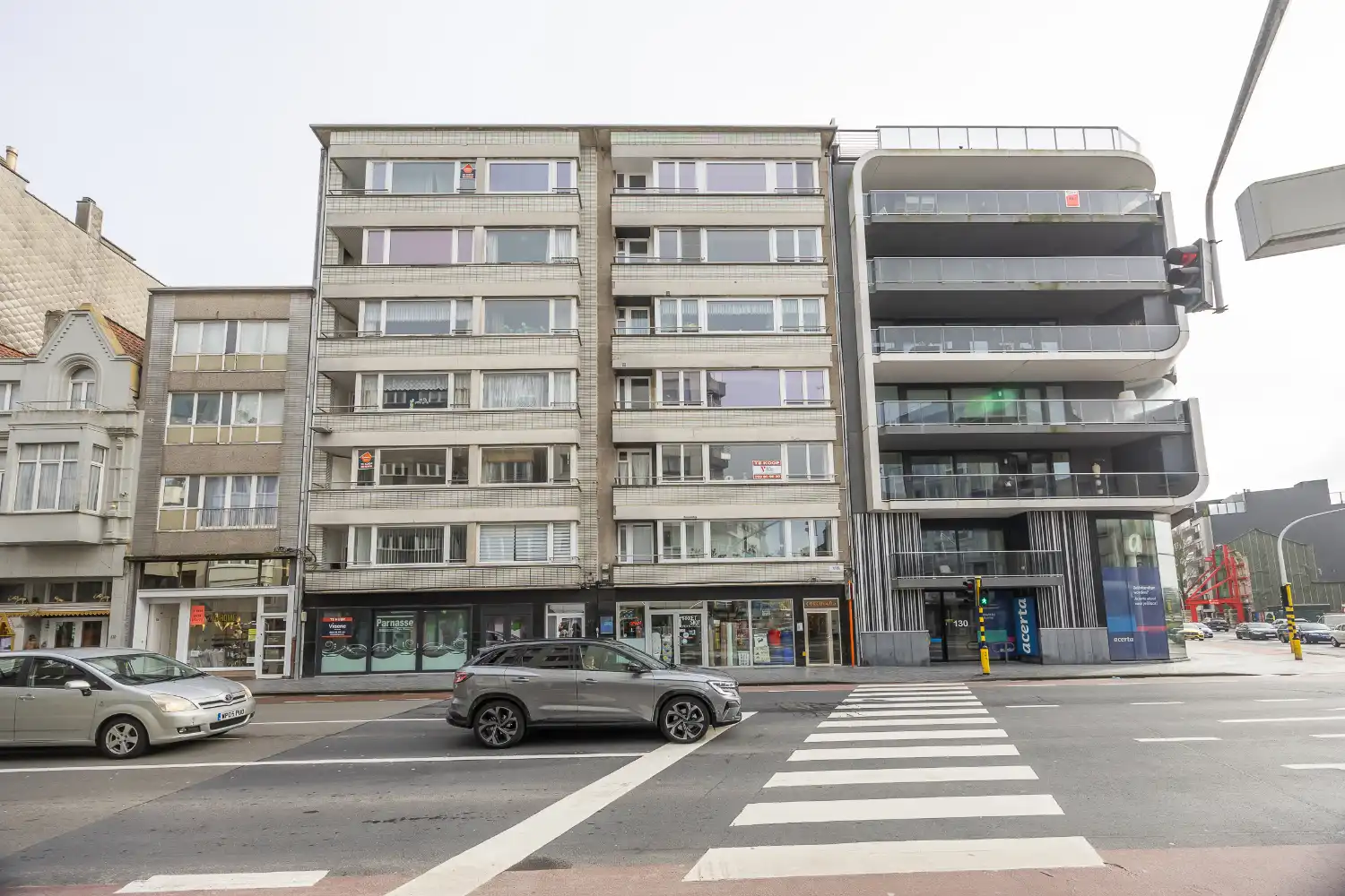 Gerenoveerd drie slaapkamer appartement met open zicht! foto 24