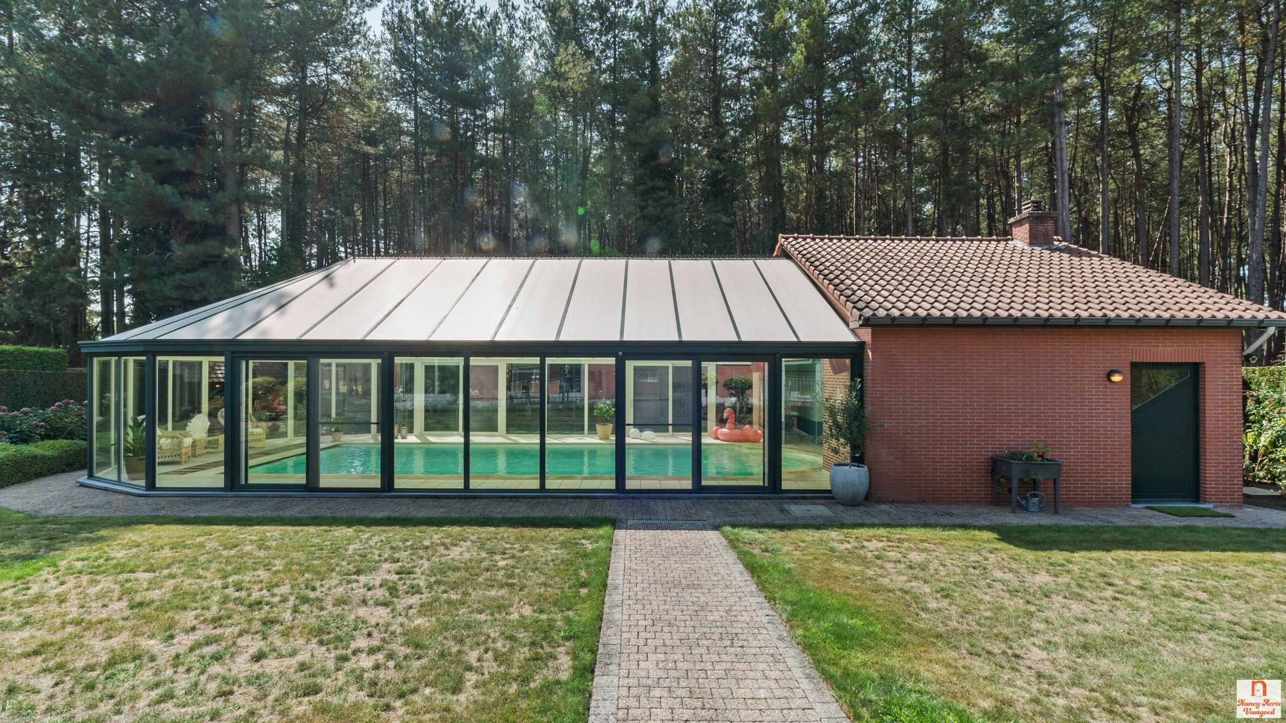 Luxueuze villa met overdekt zwembad, bos en weiland foto 48