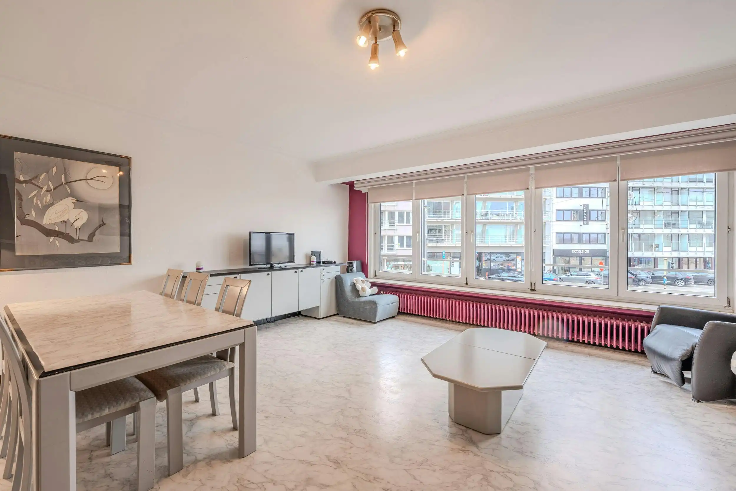 Centraal gelegen 2-slaapkamerappartement met zeezicht! foto 7