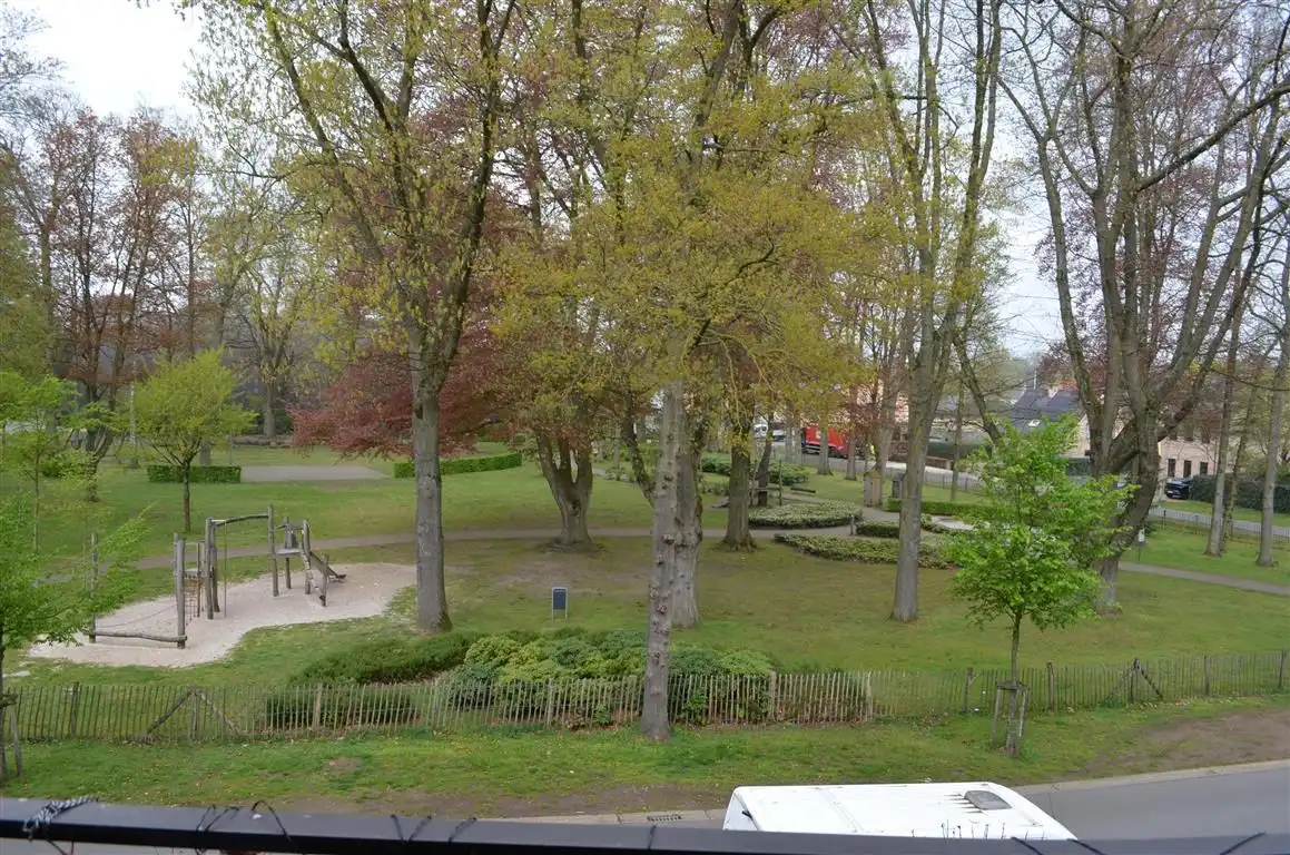 Ruim appartement met twee slpk's, terras en garage in centrum Beverlo foto 7