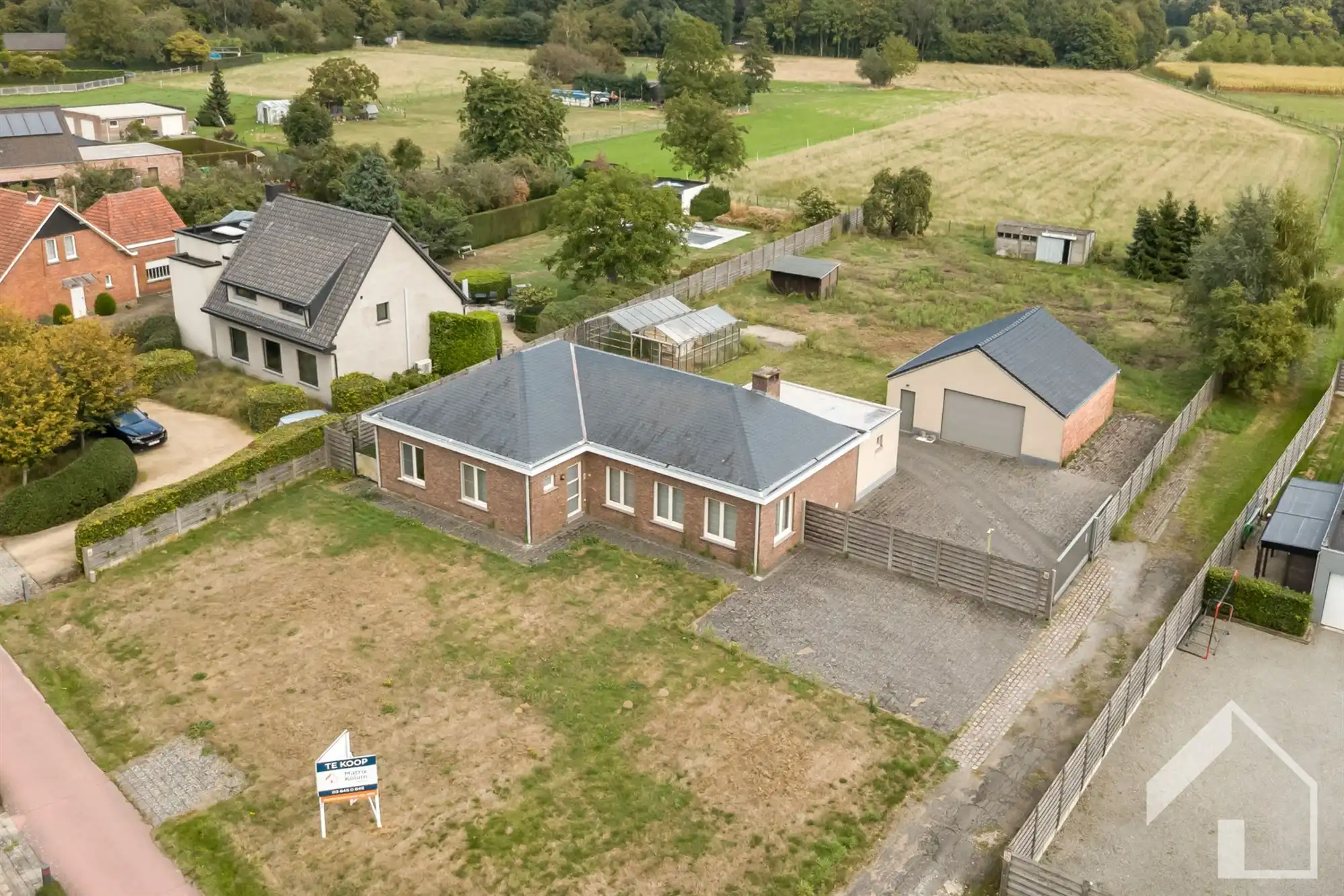 Gerenoveerde laagbouwwoning op 2984m2 foto 17