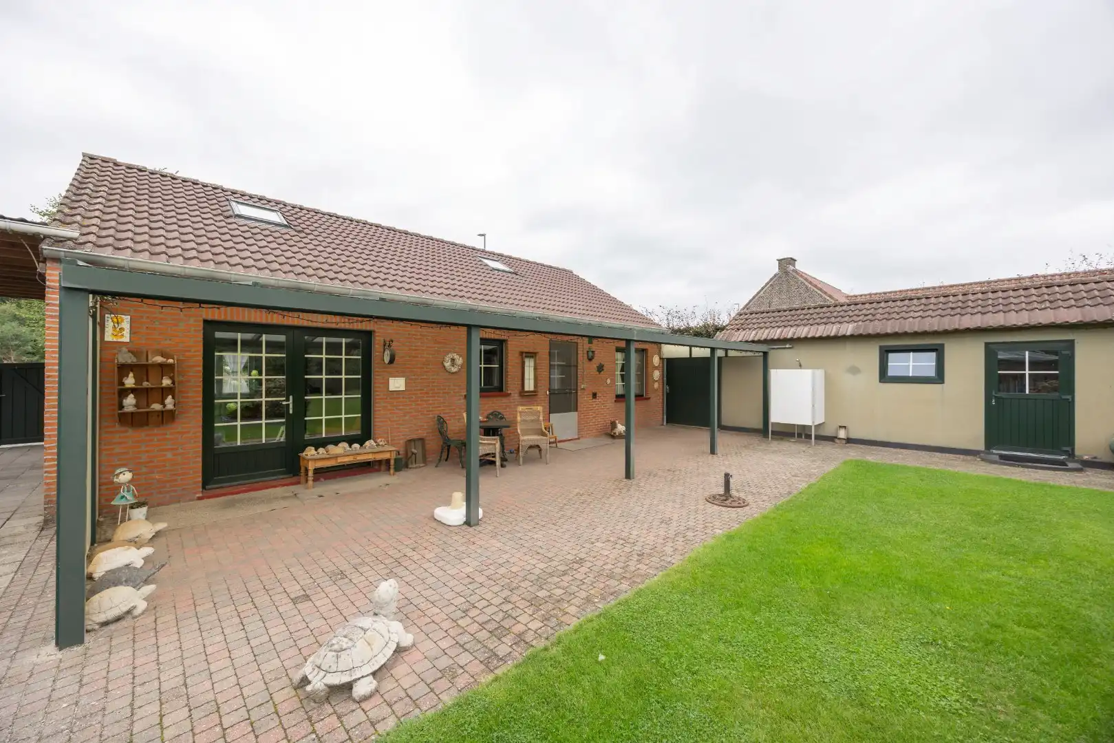 Goed onderhouden woning op een perceel van 8 are 19 ca foto 24