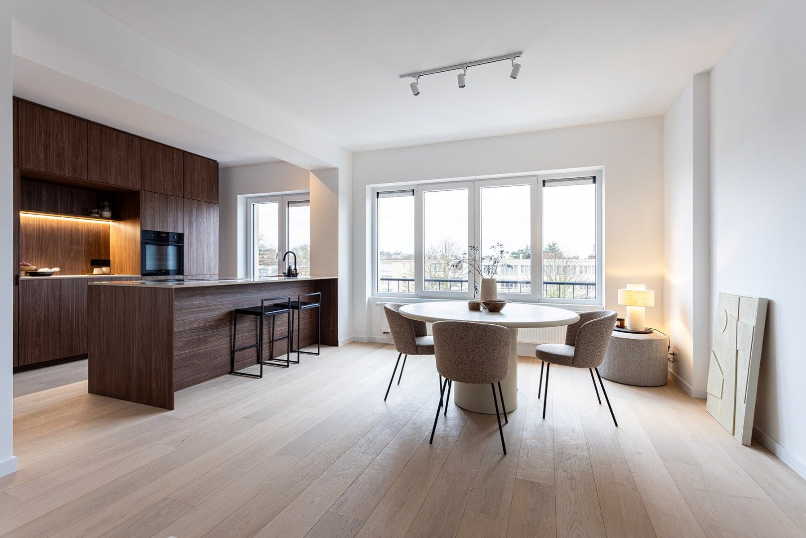Luxe appartement te koop in Wilrijk met terras en moderne afwerking! foto {{pictureIndex}}