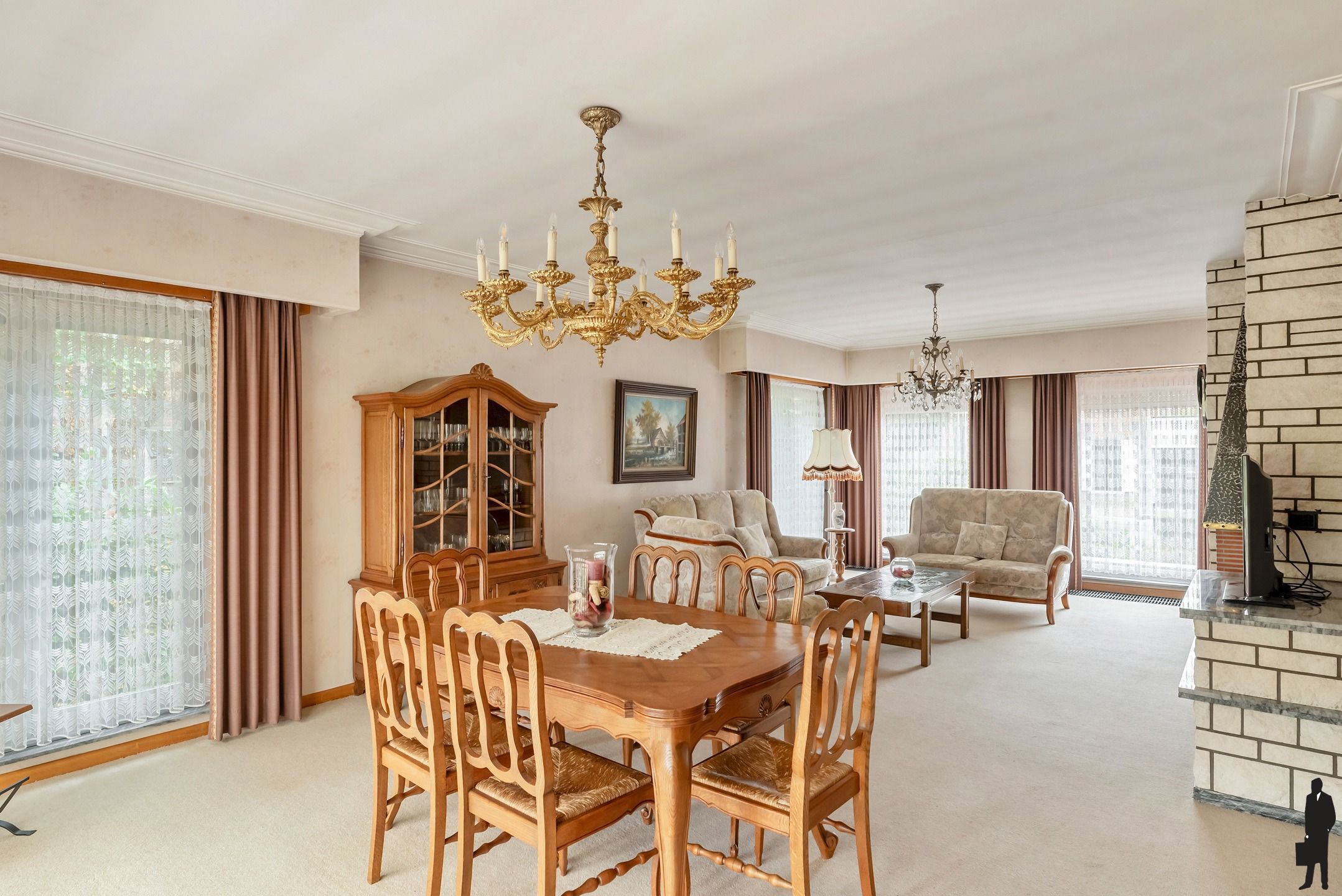 Ruime en rustig gelegen villa (341 m²) met 5 slk op een mooi perceel van 942 m². foto 12