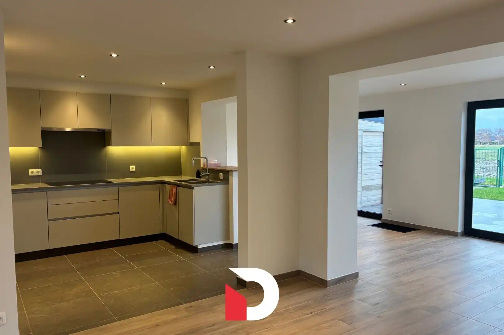 Gerenoveerde, lichtrijke woning met 3 slaapkamers en garage  foto 6