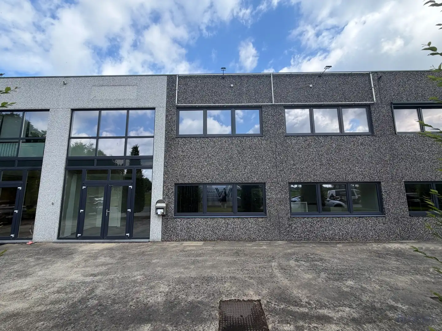 Handelspand (336m²) te huur in Geel foto {{pictureIndex}}