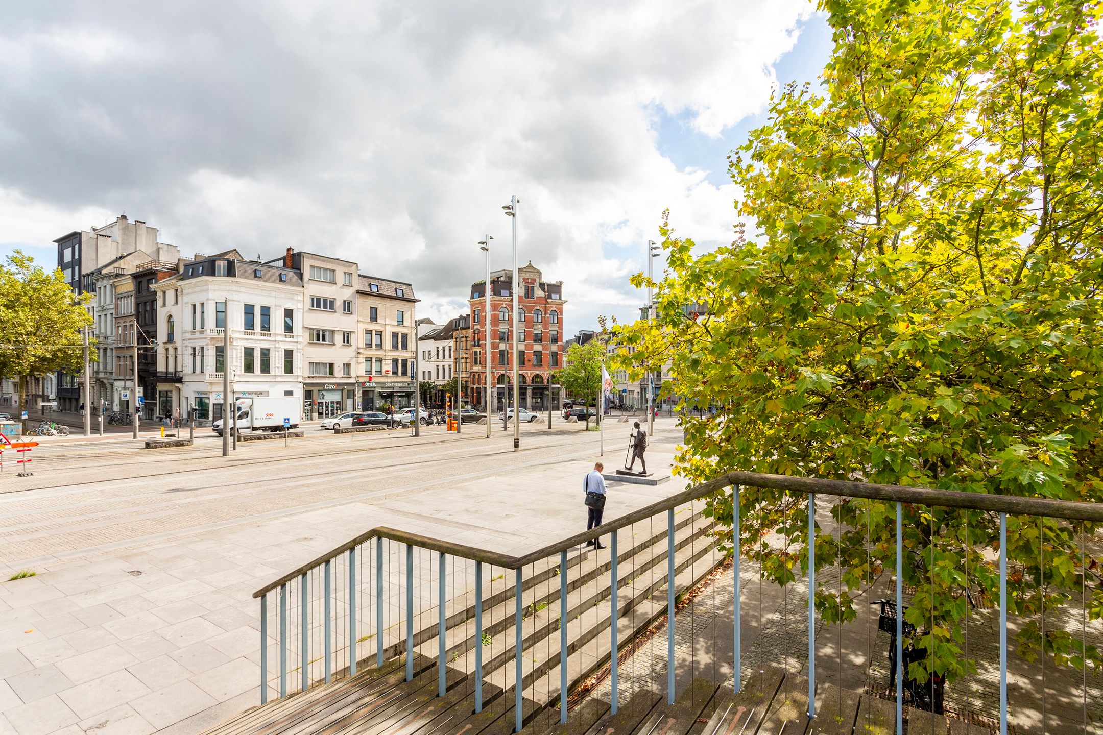 commerciële ruimte ca 200 m² met zicht op Vlinderpaleis foto 4