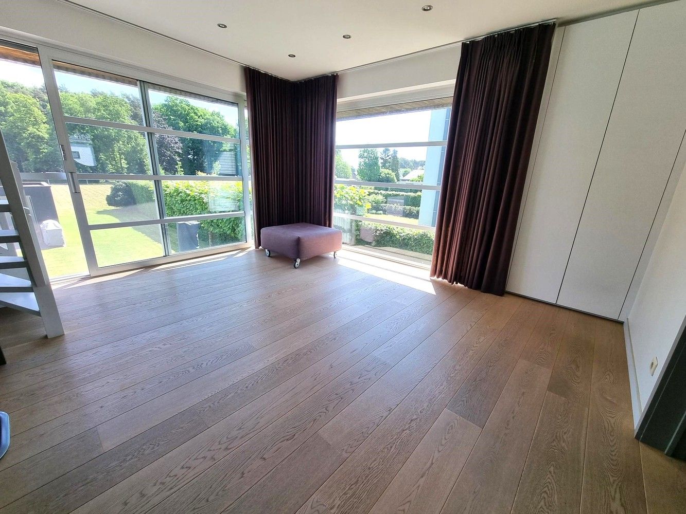 Prachtige villa woning, rustig gelegen met zonnige, diepe tuin voorzien van zwembad en poolhouse. foto 14
