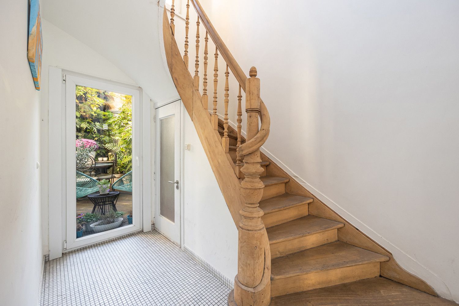 Karaktervolle en lumineuze burgerwoning (262m²) met aangename buitenruimte op hoeklocatie in hartje Zurenborg foto 3