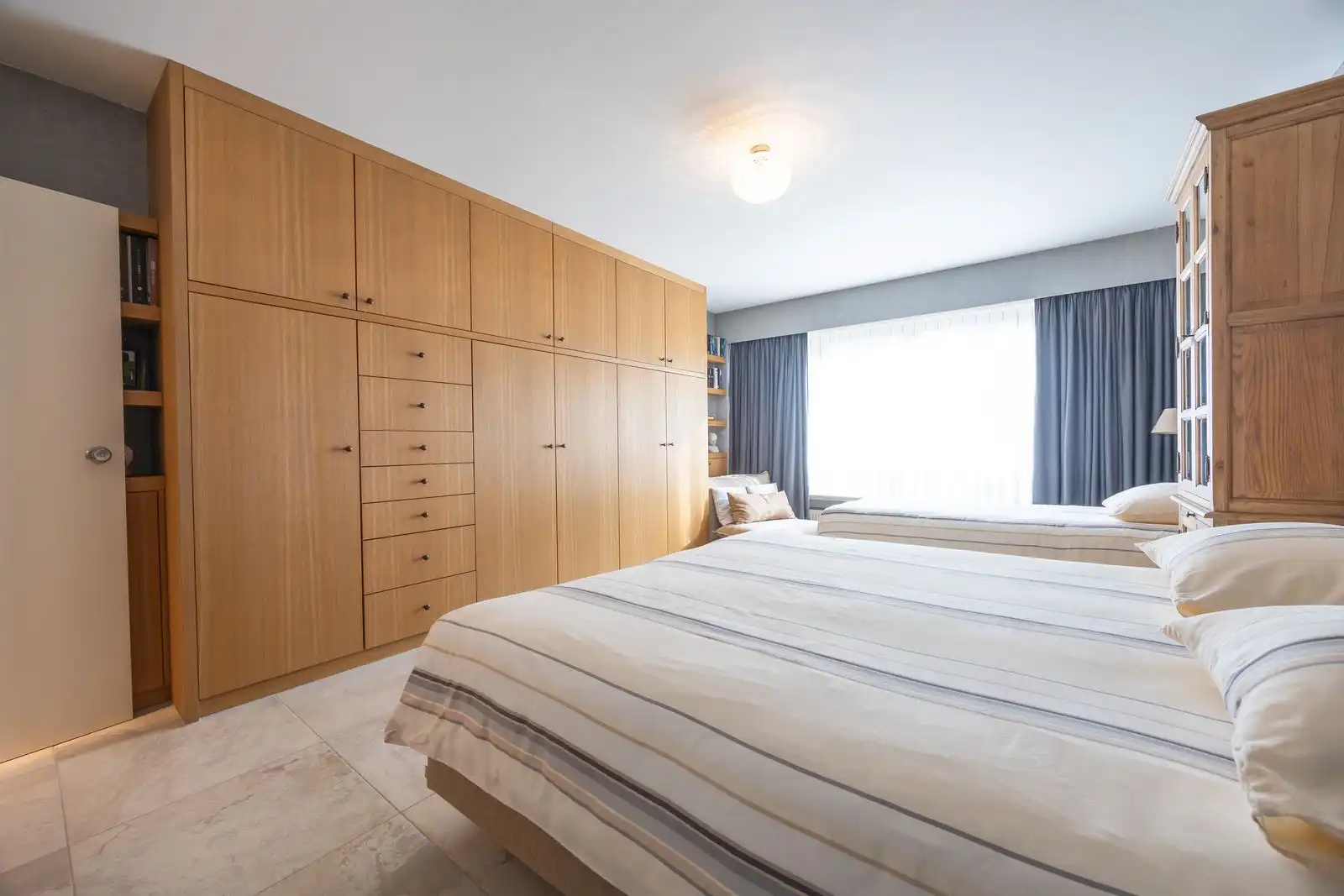 Stijlvol en ruim appartement met 1 slpk (23m2) pal aan het strand foto 12