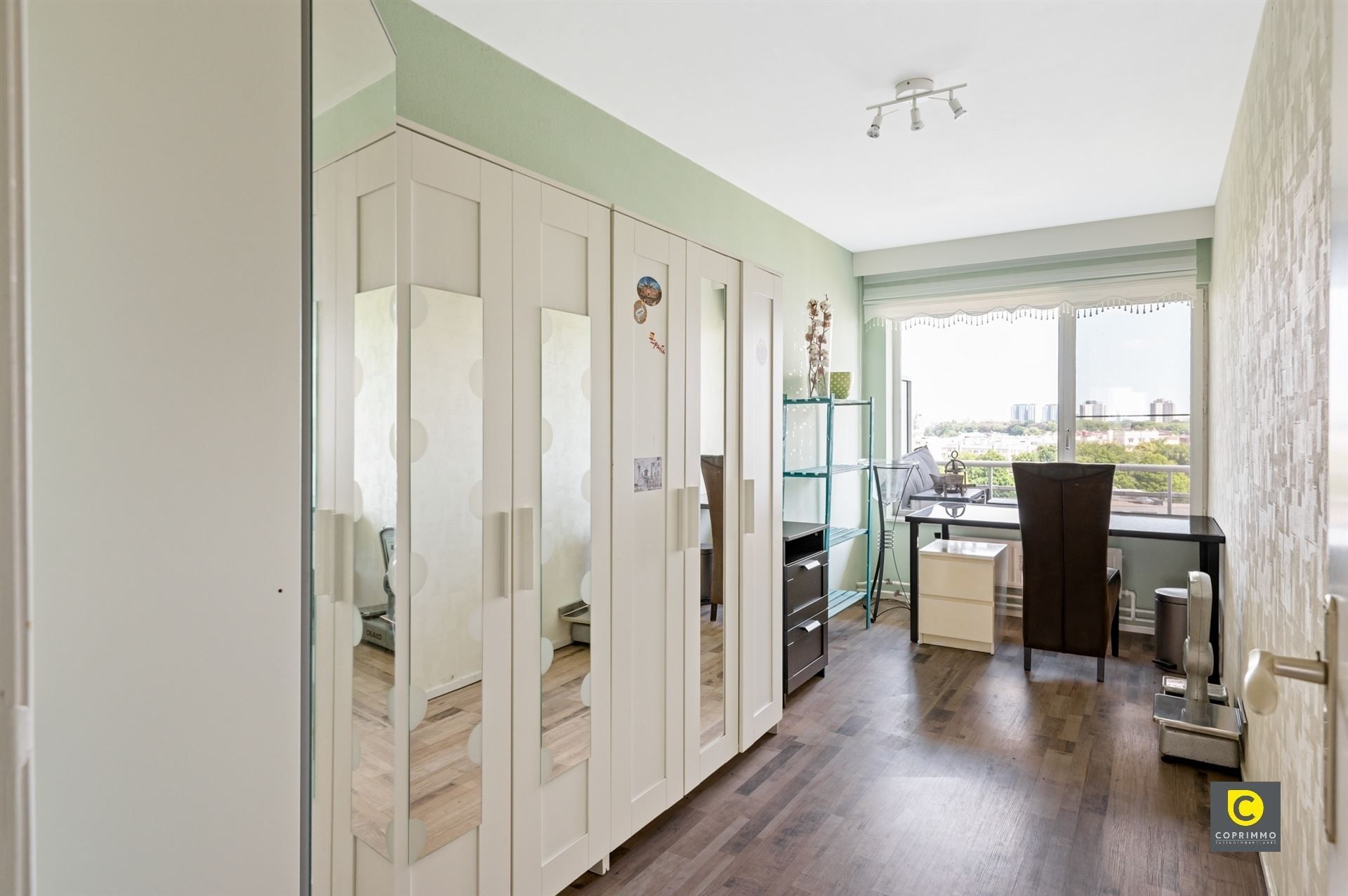 Instapklaar appartement met dubbel terras foto 12
