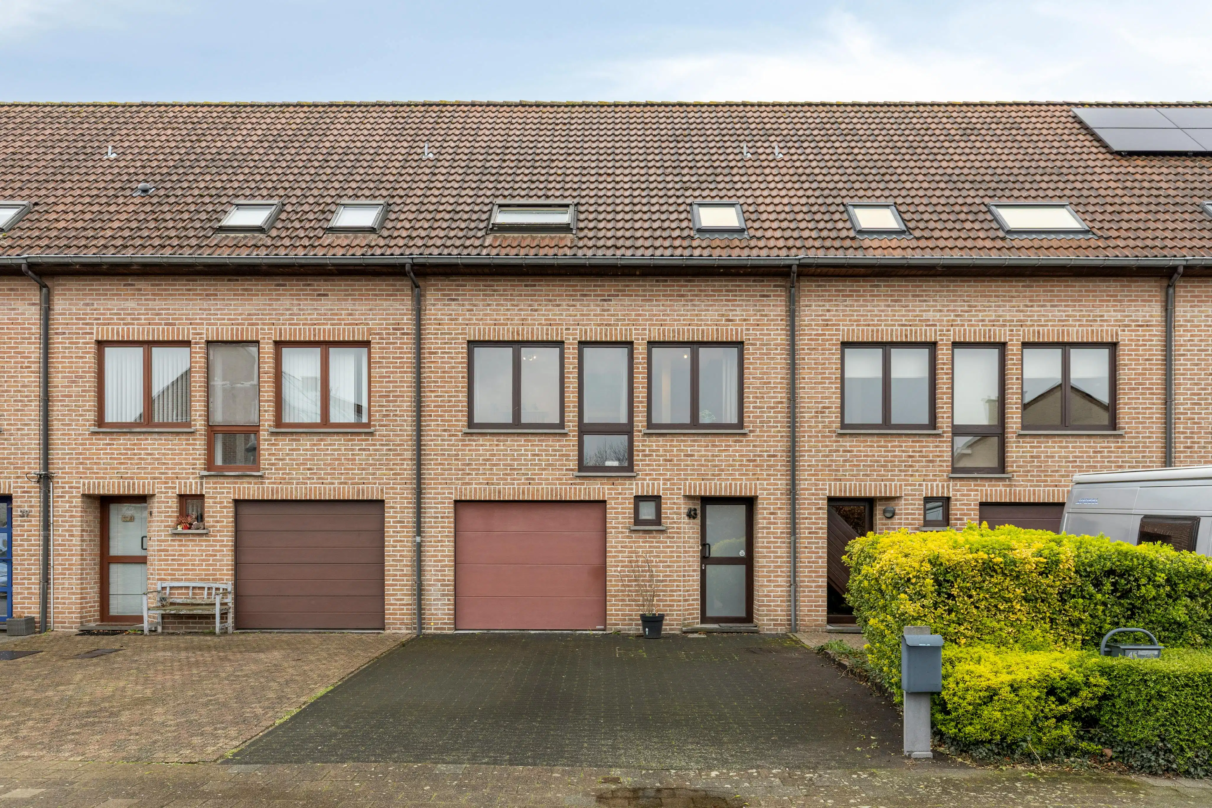 Uniek split-level huis te koop in Merksem foto {{pictureIndex}}