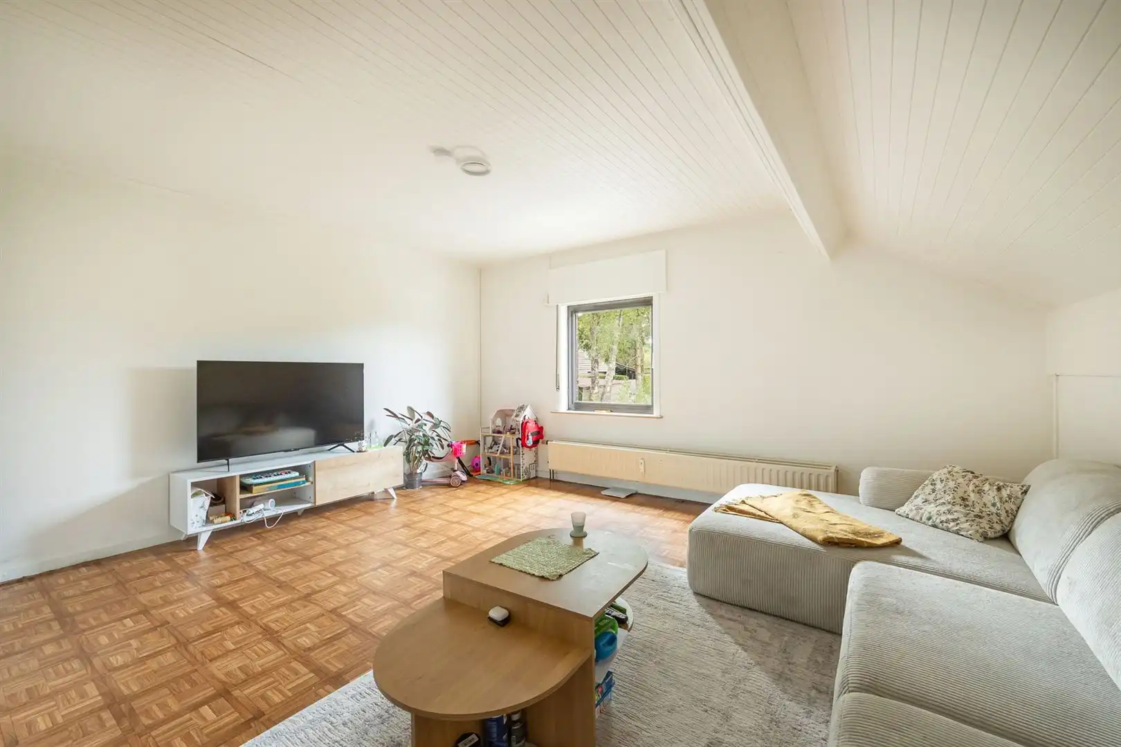 Ruim appartement met 4 slaapkamers en tuin! foto 3