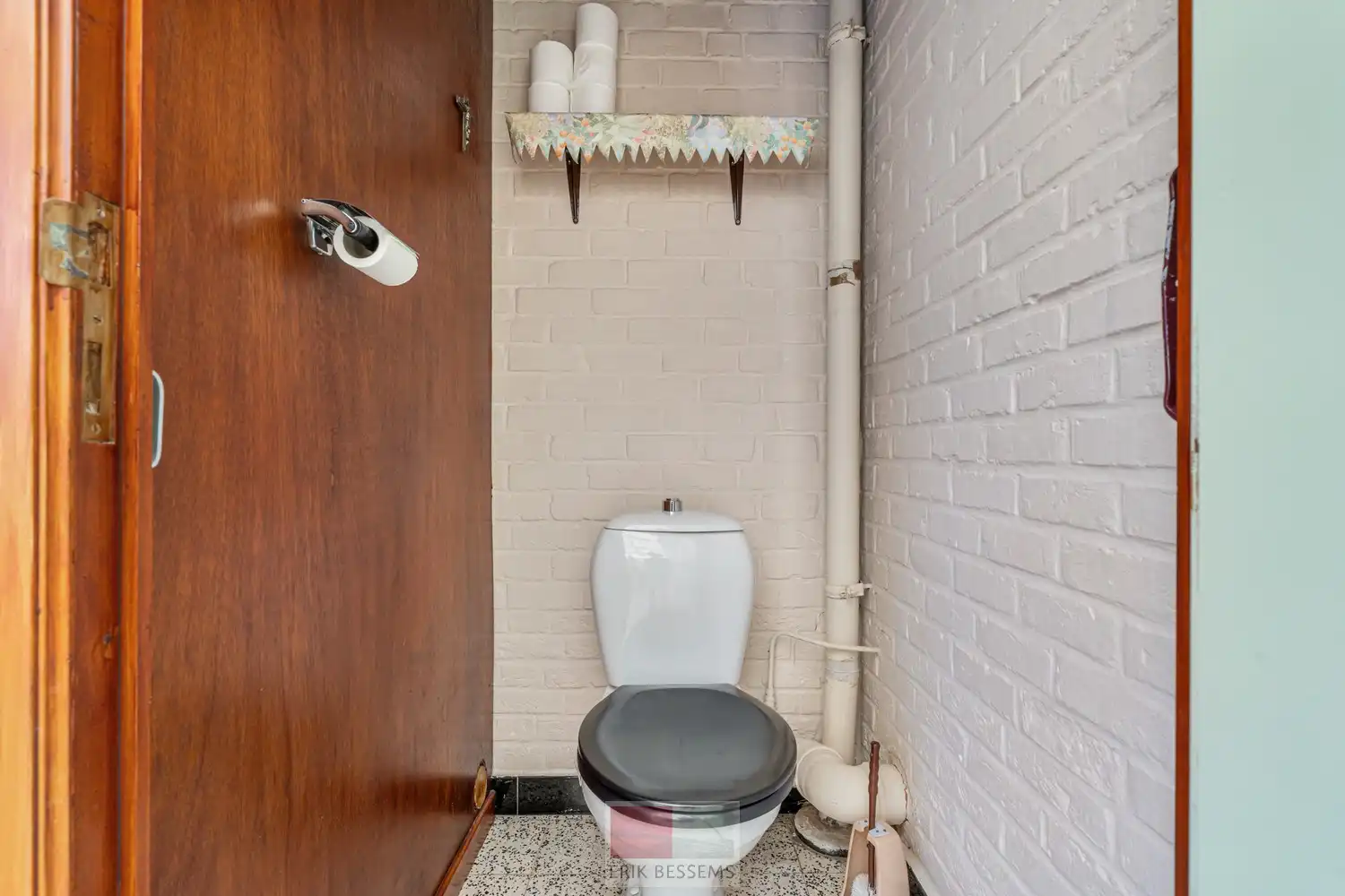 Leuke te renoveren woning met een bewoonbare oppervlakte van ca. 172 m², gelegen op een perceel van 485 m². foto 13
