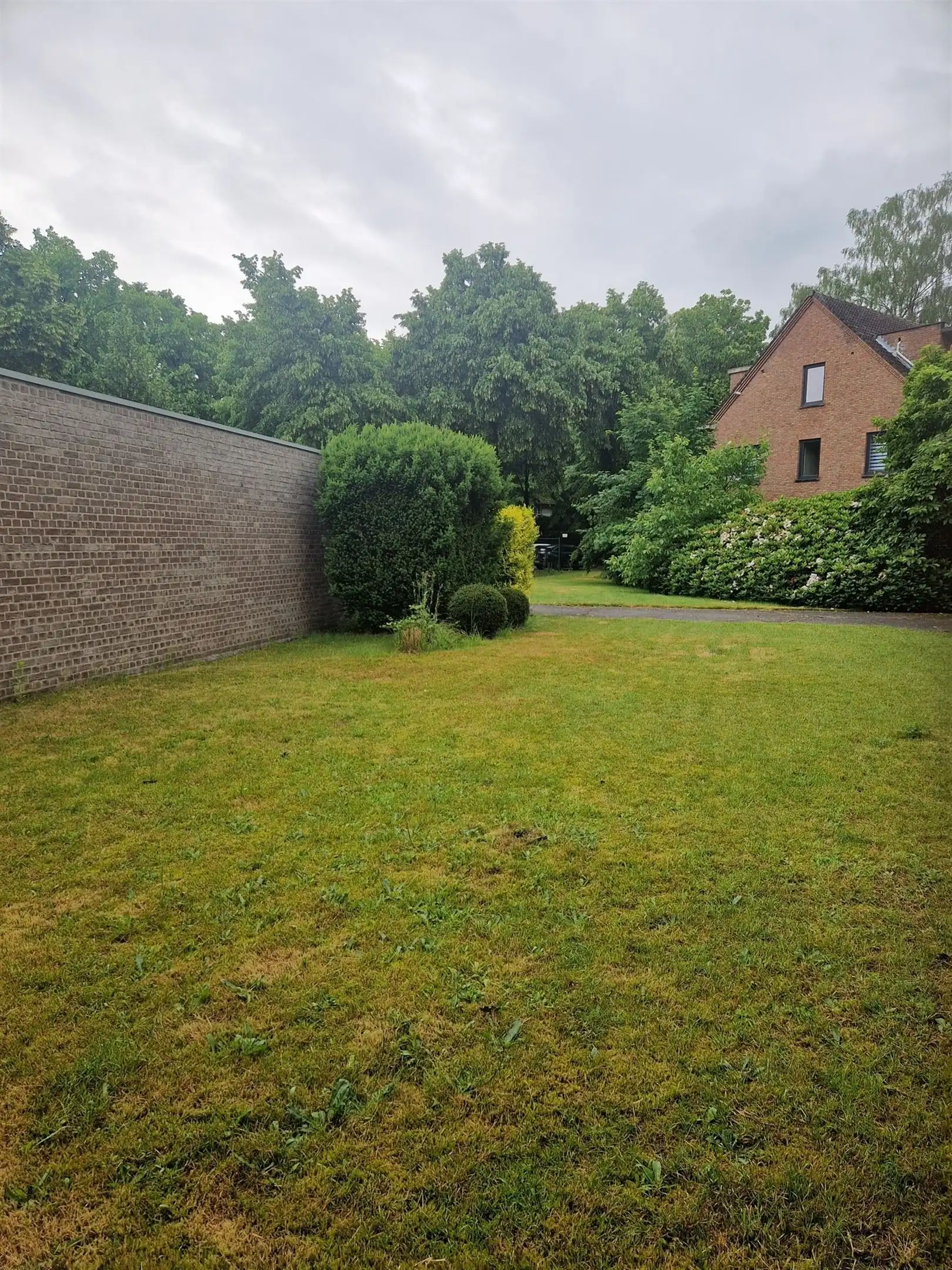 Ruime handelsruimte in het centrum van Brasschaat. foto 10