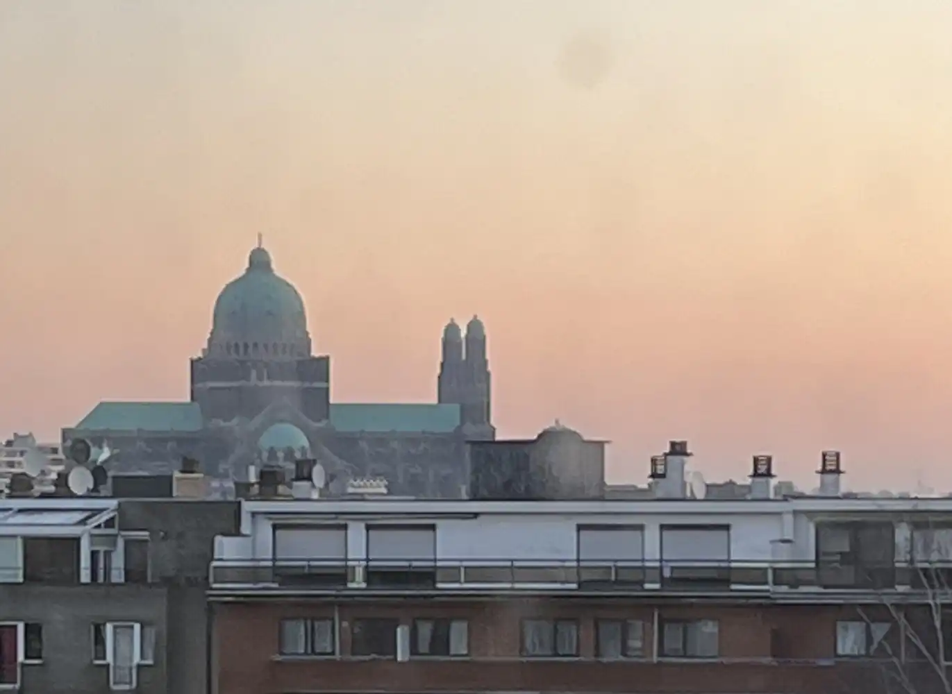 Ruim en goed onderhouden appartement met 3 slaapkamers, 2 badkamers en terras foto 15