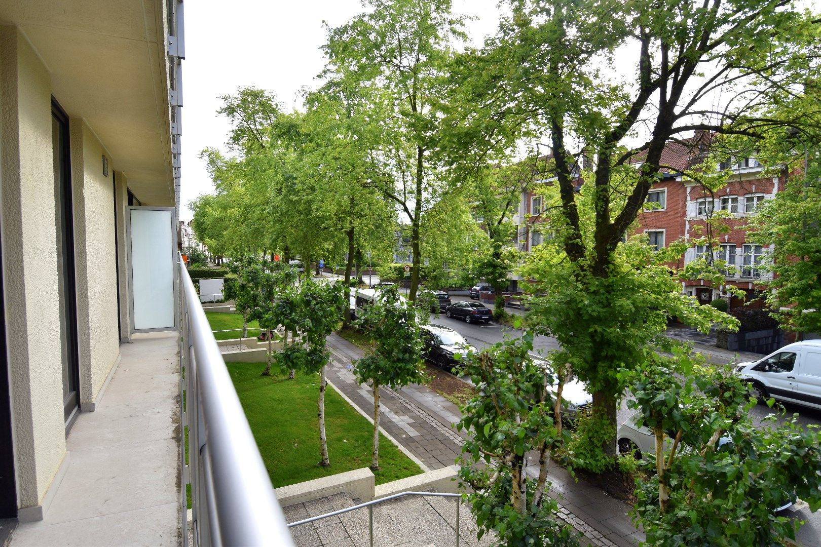 Instapklaar appartement met 2 slaapkamers, 2 terrassen en ruime kelderberging te koop centrum-Kortrijk foto 13