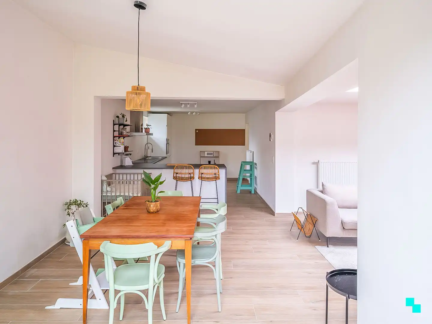 Instapklare rijwoning te Bottelare dorp met garage en tuin foto 17