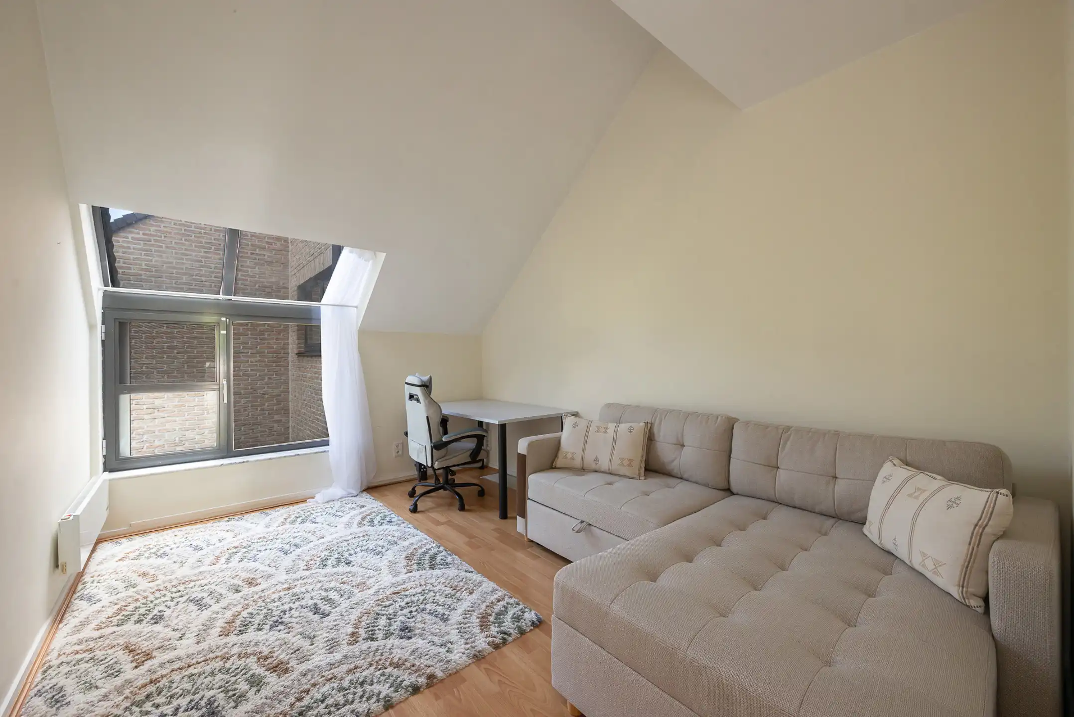 Lichtrijk en ruim appartement  120 m2 met zicht op groen foto 16