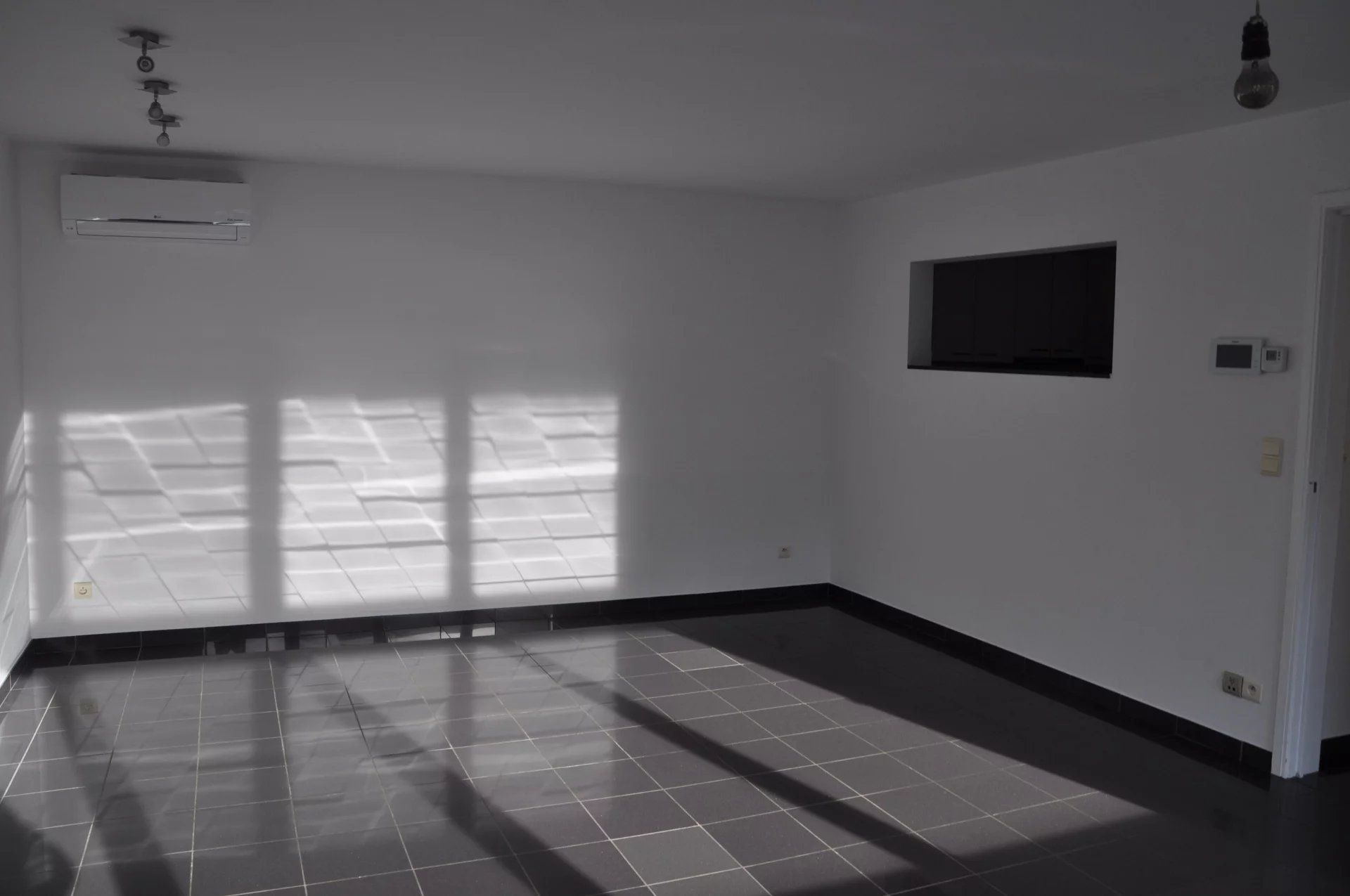 INSTAPKLAAR EN GEZELLIG DUPLEX-APPARTEMENT MET 2 SLPK'S NABIJ CENTRUM HASSELT foto 8