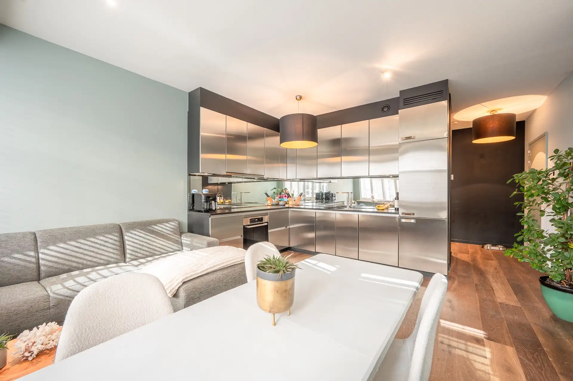 Gezellig en recent appartement met twee slaapkamers en privatieve kelder foto 3