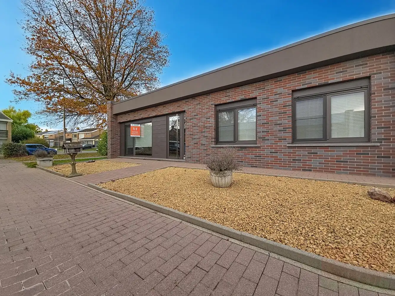 Instapklare, eigentijdse en energiezuinige bungalow met 3 slaapkamers, tuin en inpandige garage foto 2