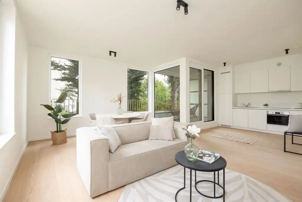 lichtrijk nieuwbouwappartement met terras foto 2
