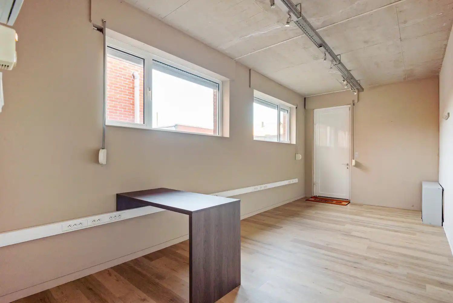 Handelsgelijkvloers in het centrum van Wijnegem! foto 17