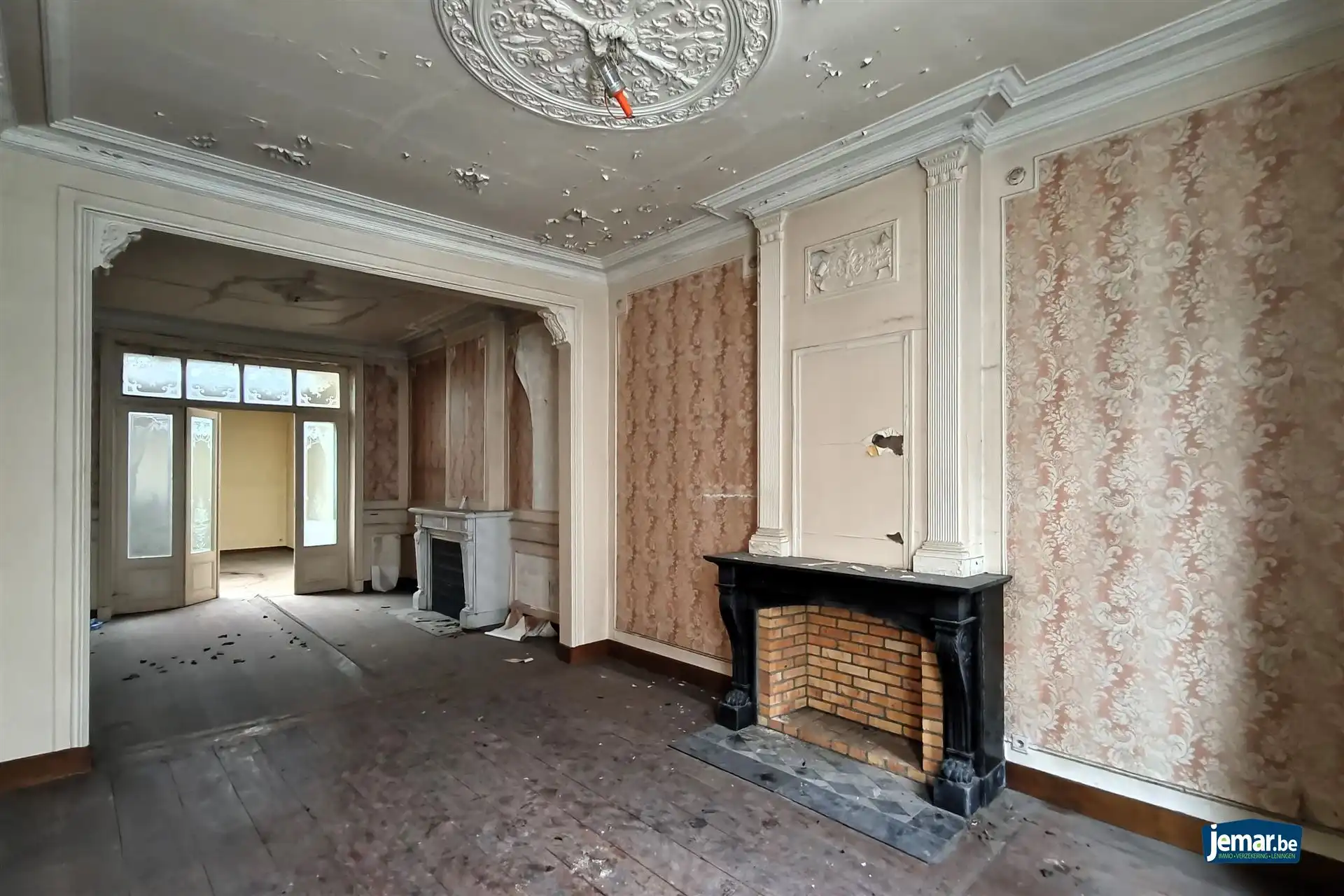 Ruime stadshoeve (431m²) pal in het centrum van Borgloon foto 4