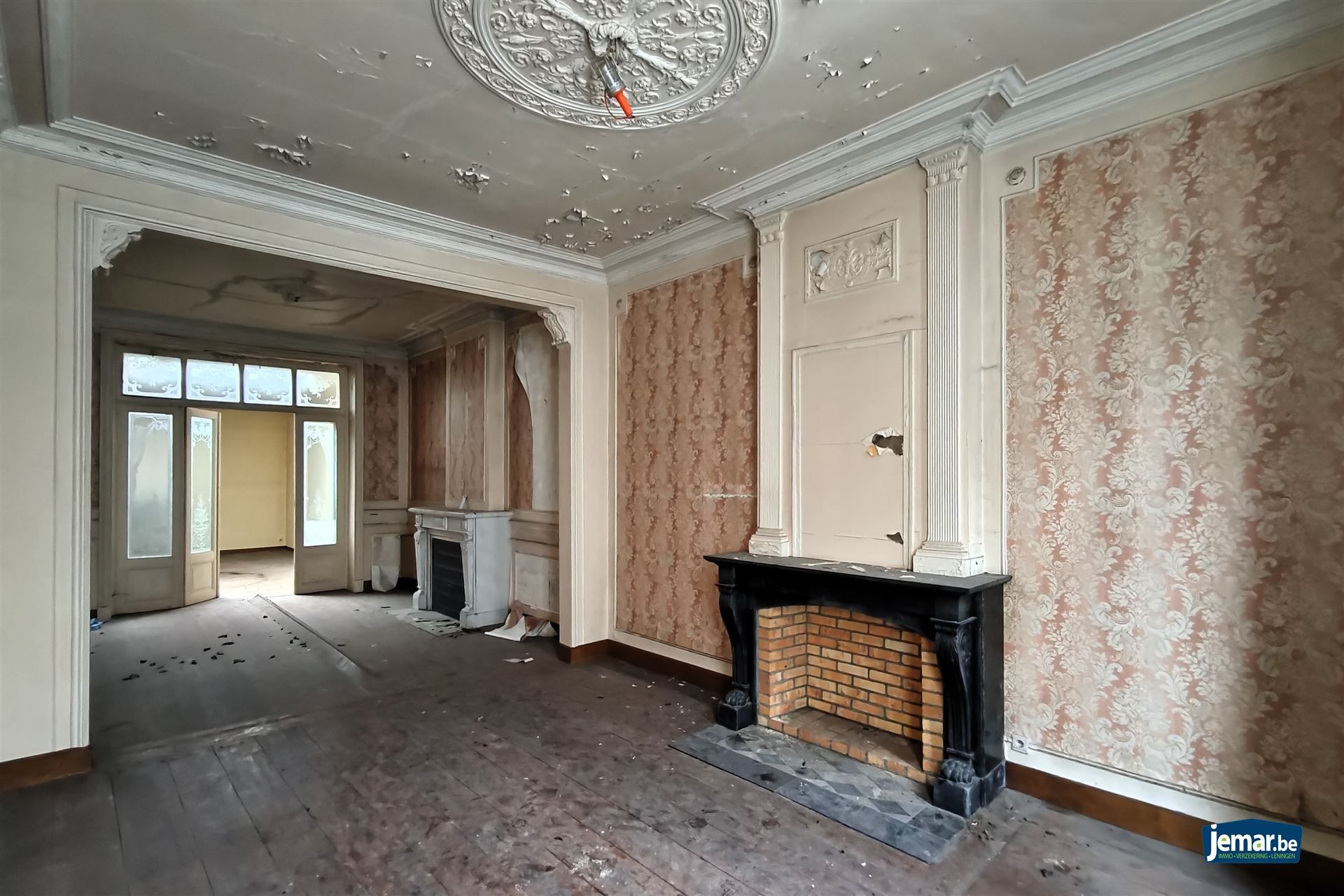 Ruime stadshoeve (431m²) pal in het centrum van Borgloon foto 4