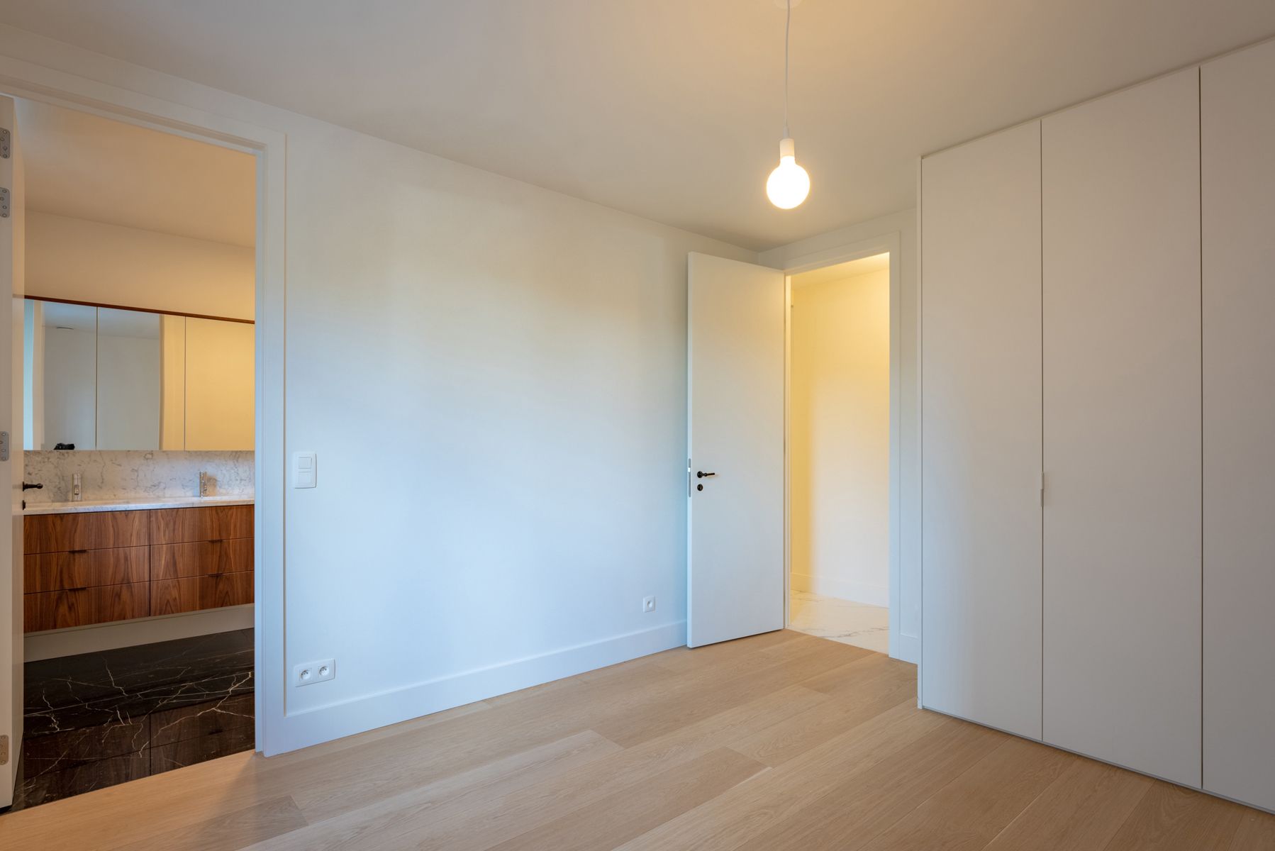 Centraal gelegen luxe nieuwbouwappartement op het gelijkvloers met 2 slaapkamers en tuin foto 15