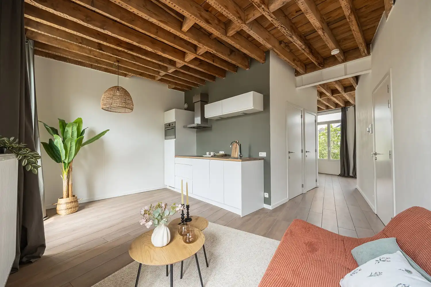 Instapklaar 1-slaapkamer appartement tussen Eilandje en centrum mét terras foto 3