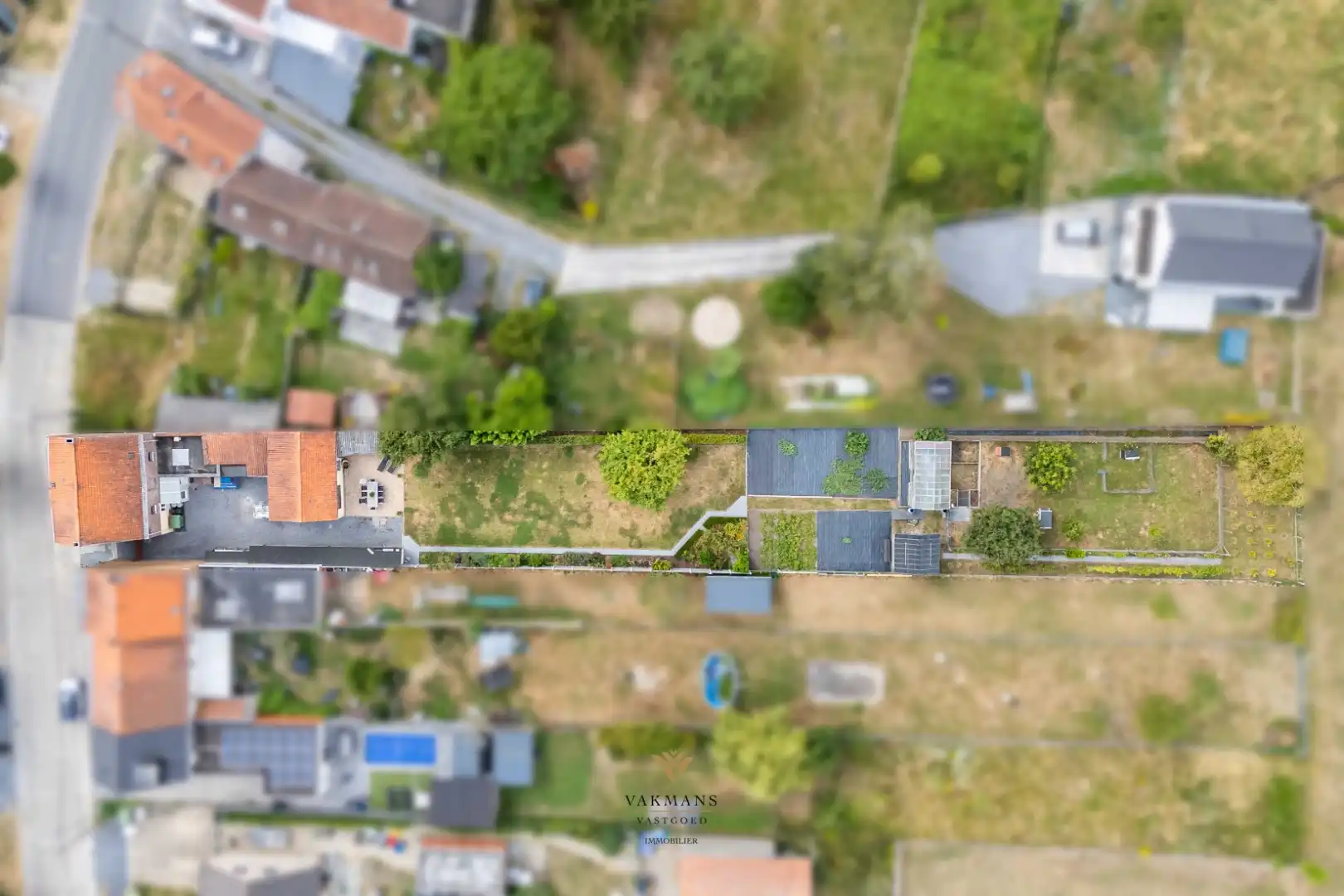 Te renoveren woning op den buiten met veel ruimte en tuin foto 37