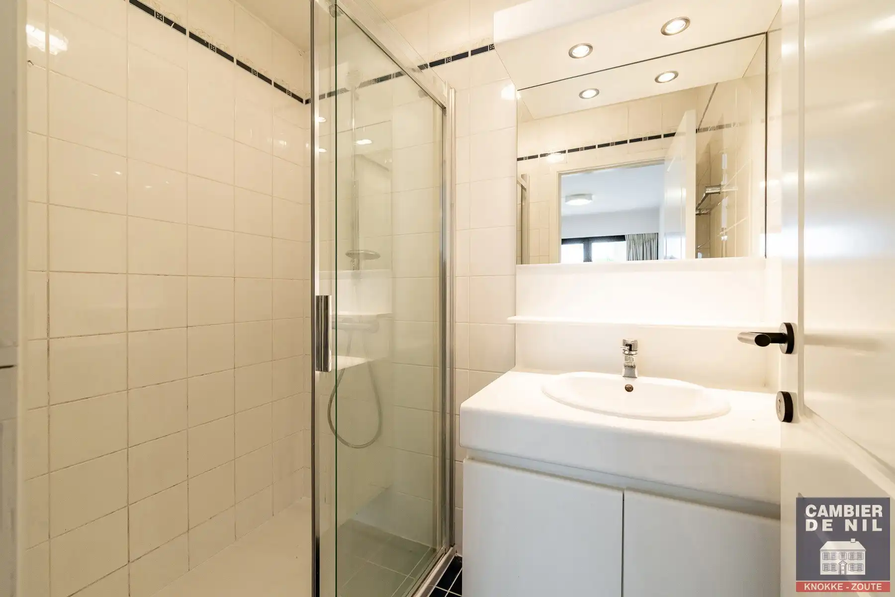 Ruim, ongemeubeld hoekappartement nabij het Albertplein  foto 14